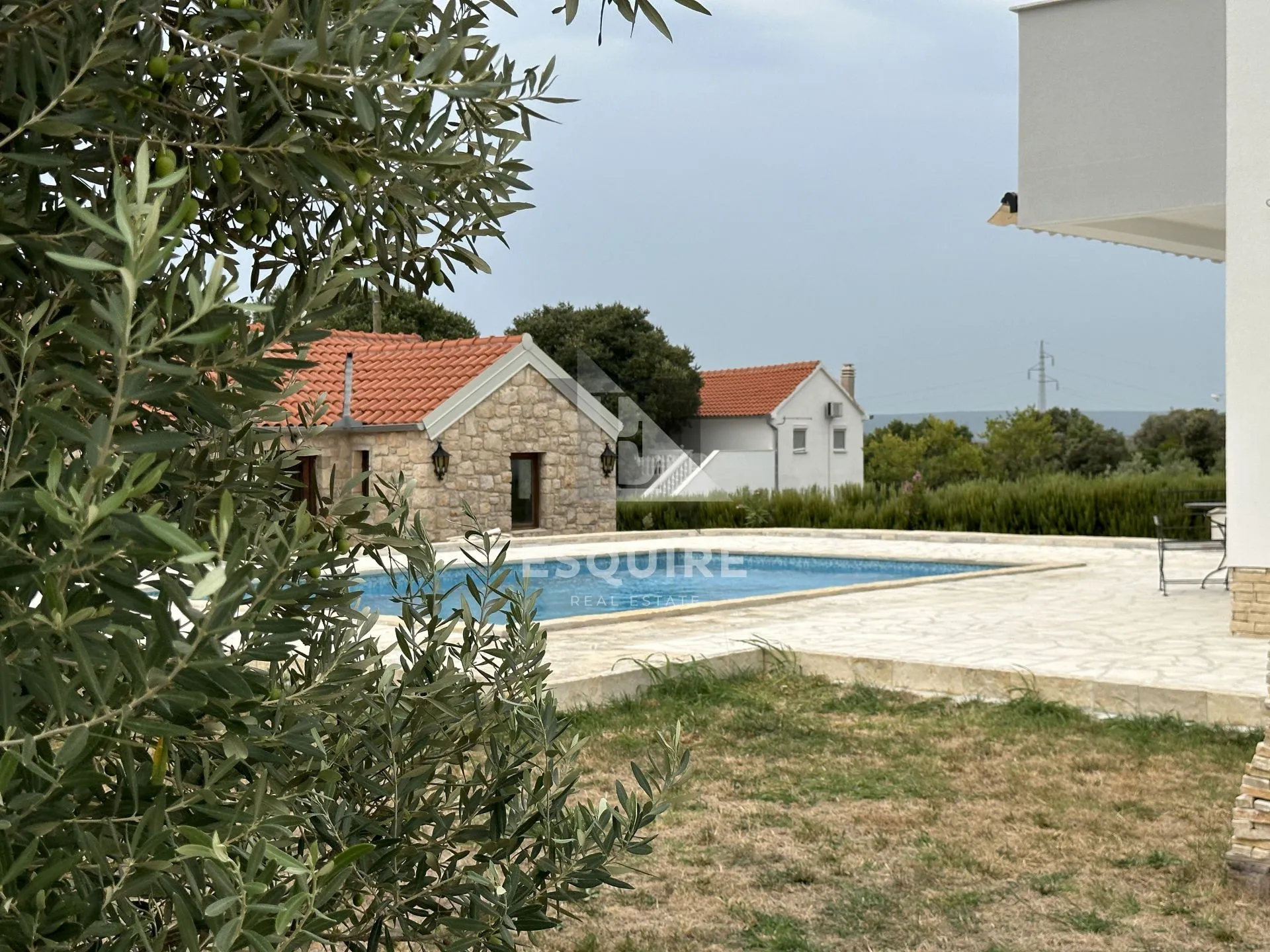donja jagodnja - apartmanska kuća s bazenom - 540m2 - slika 29