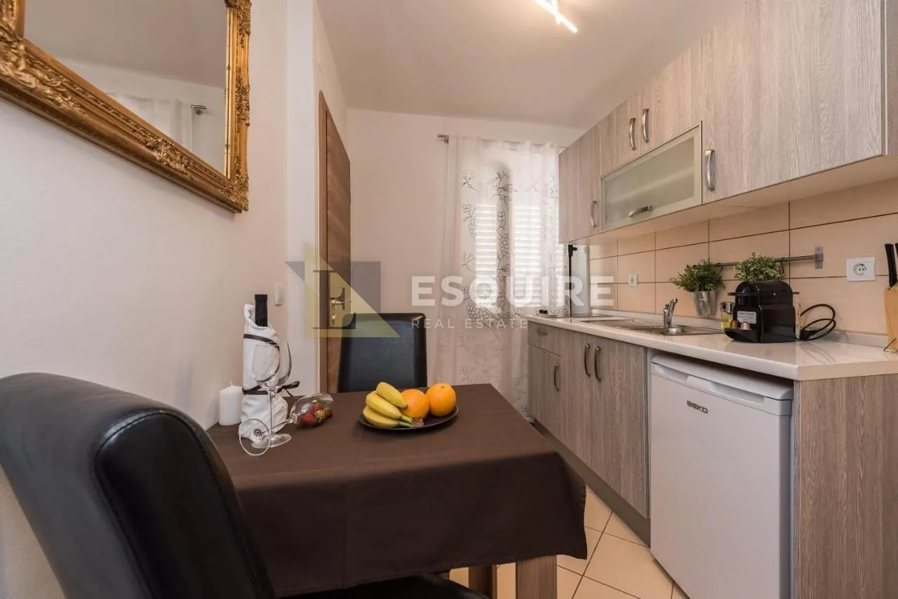 zadar - zgrada u centru stare jezgre grada sa 6 apartmana i 2 poslovna prostora - slika 36
