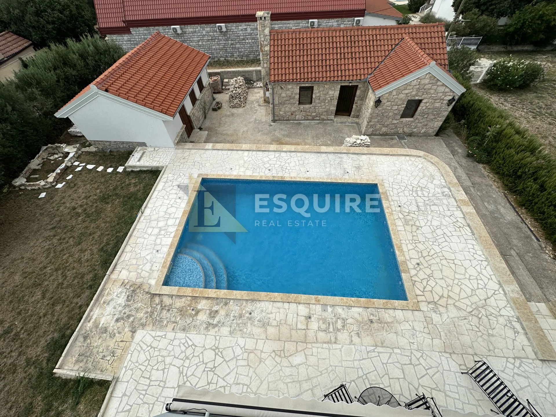 donja jagodnja - apartmanska kuća s bazenom - 540m2 - slika 45