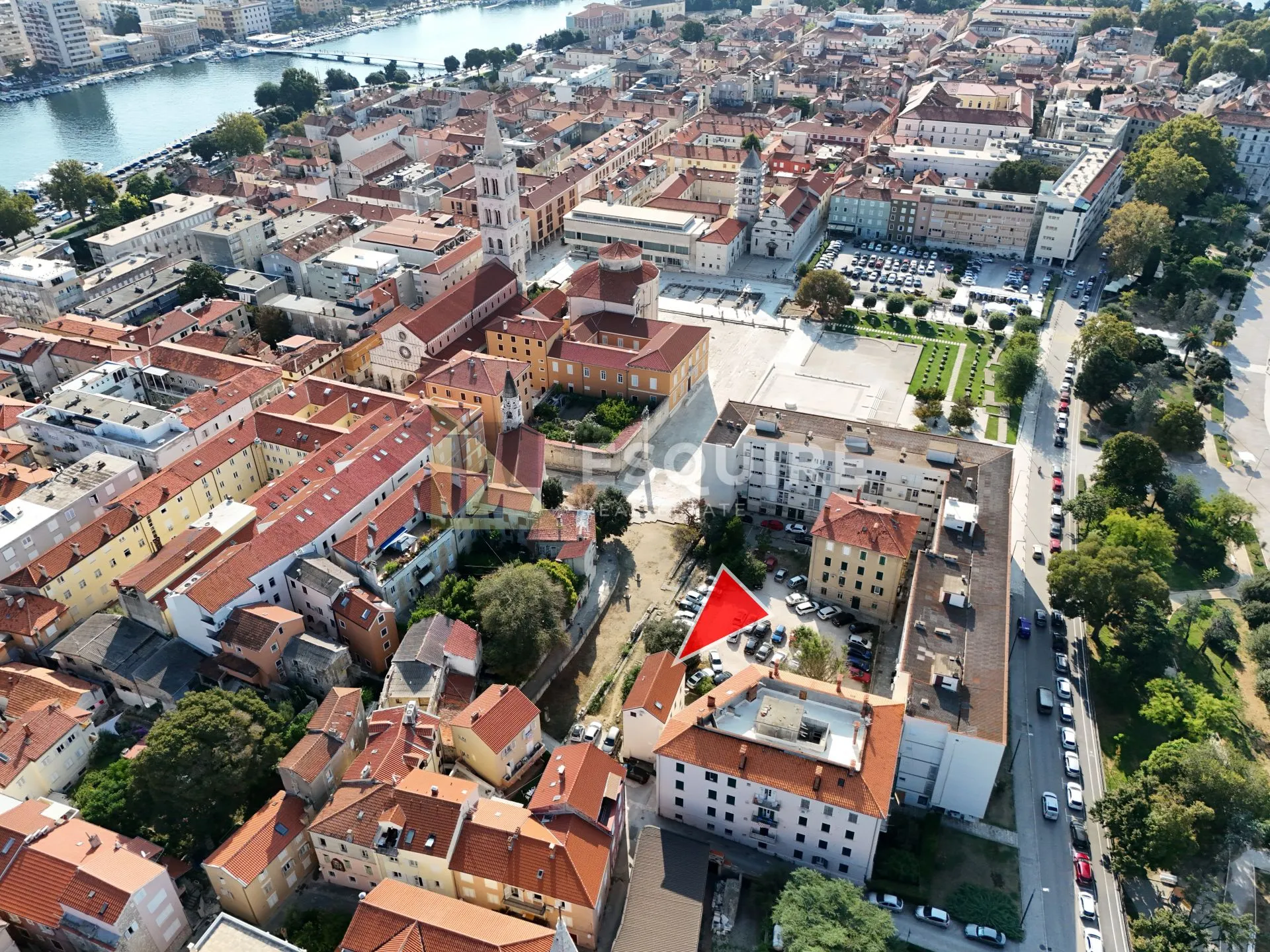 zadar - zgrada u centru stare jezgre grada sa 6 apartmana i 2 poslovna prostora - slika 2