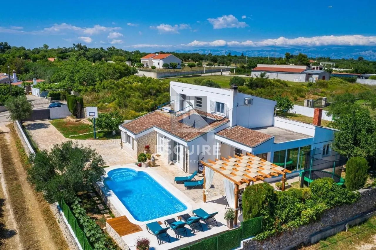zadar - kuća sa bazenom i pogledom na terenu od 1200m2 - slika 14