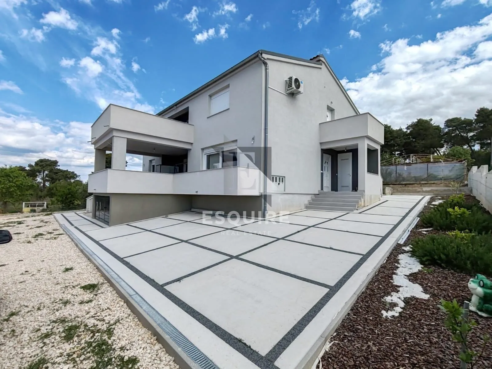 bibinje - prilika trosoban stan s 4 parkirna mjesta, mogućnost podjele u dva stana - 149m2 - slika 3