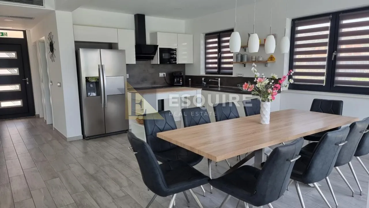 rovanjska - vila katnica s bazenom i velikim vrtom u blizini mora - 270m2 - slika 10