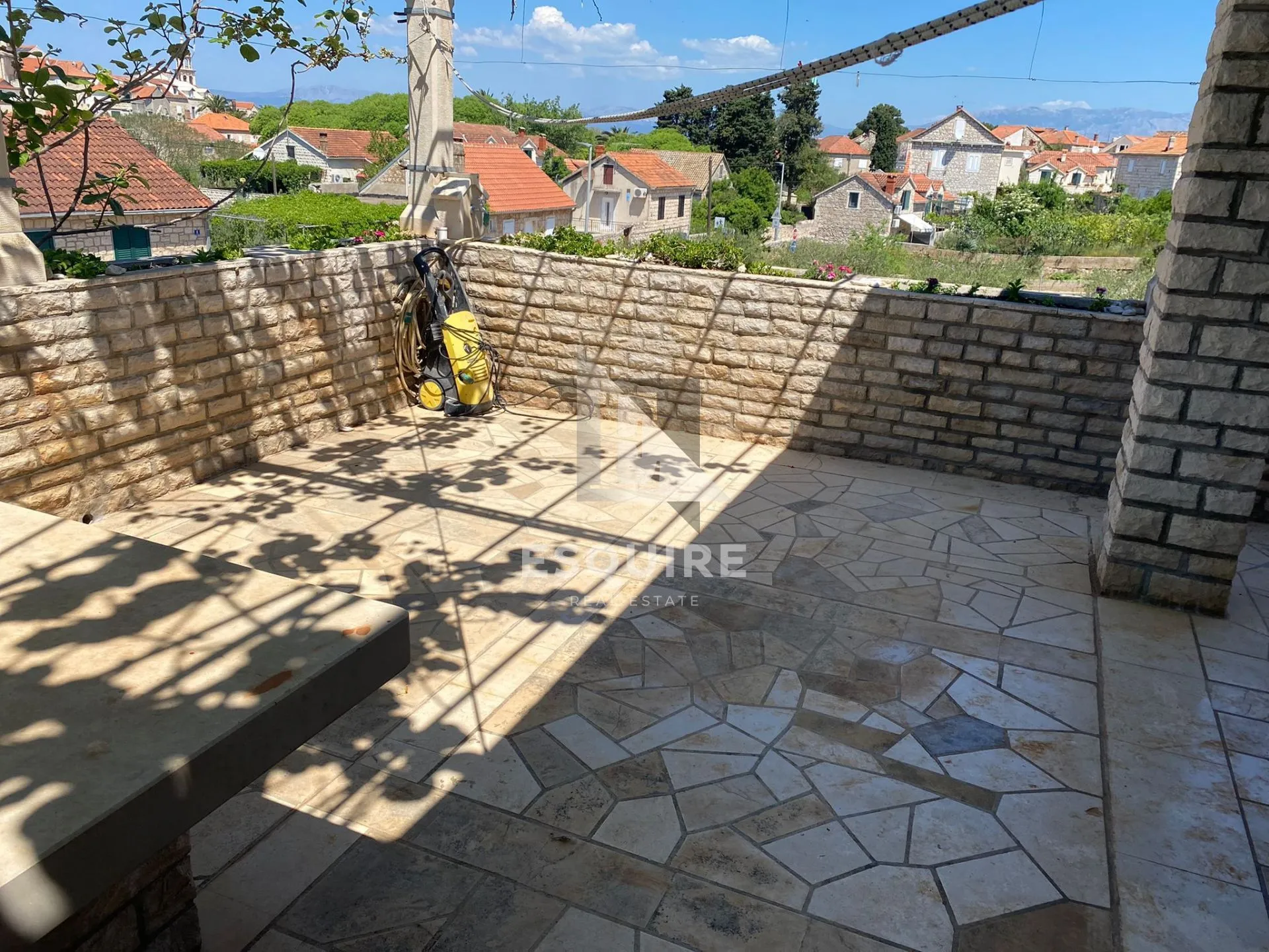brač - sutivan - kuća sa dvije stambene jedinice i bazenom - 425m2 - slika 15