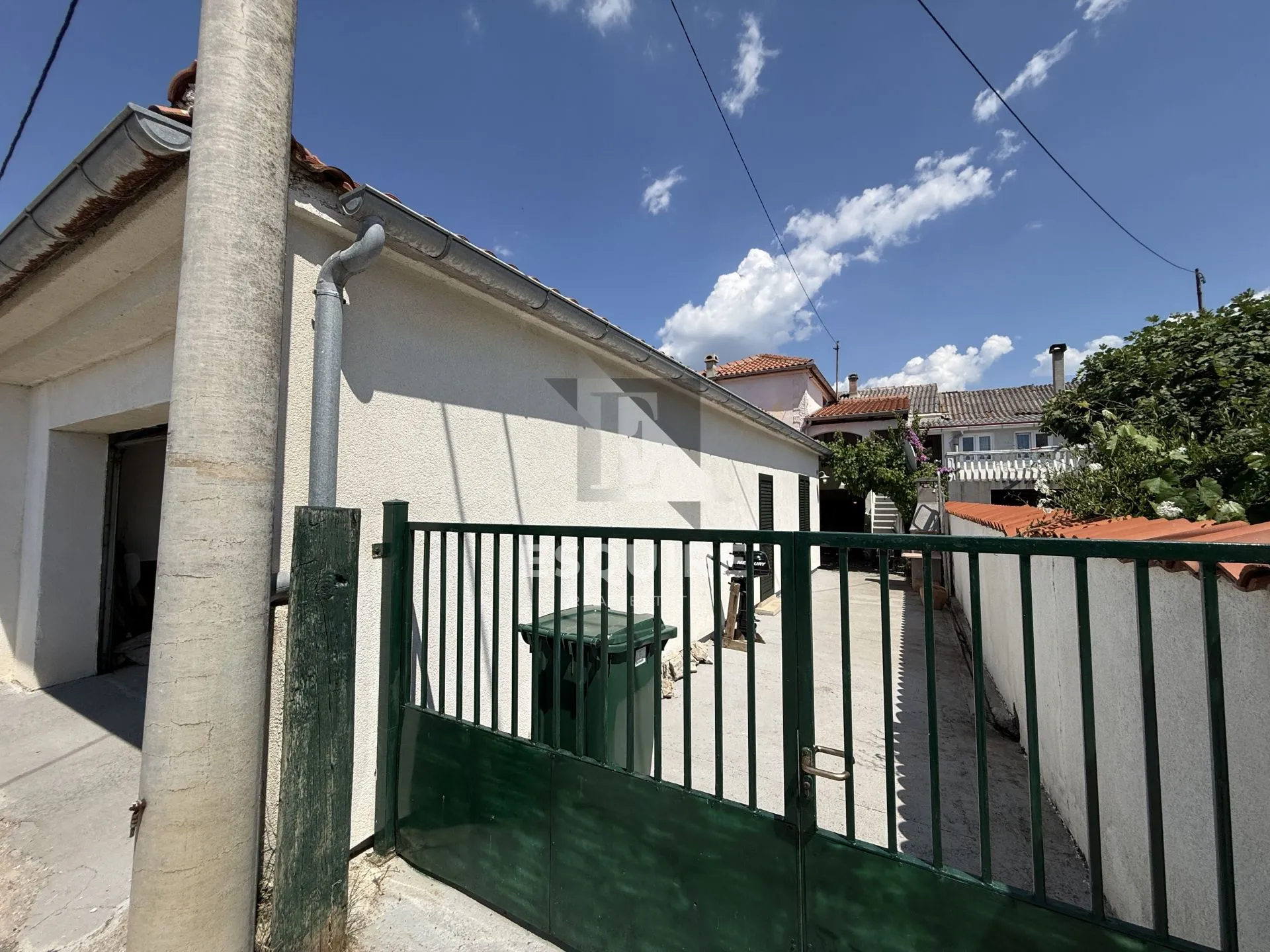 nin-grbe, kuća s garažom i dvorištem u spoj tradicije, prostora i mirnog mediteranskog života! - slika 5