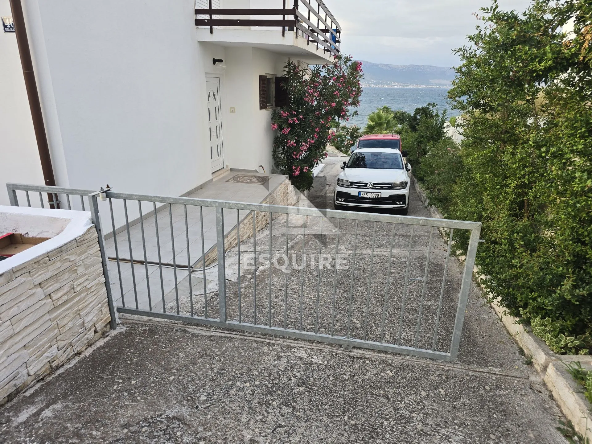 čiovo - slatine villa u prvom redu do mora - slika 26
