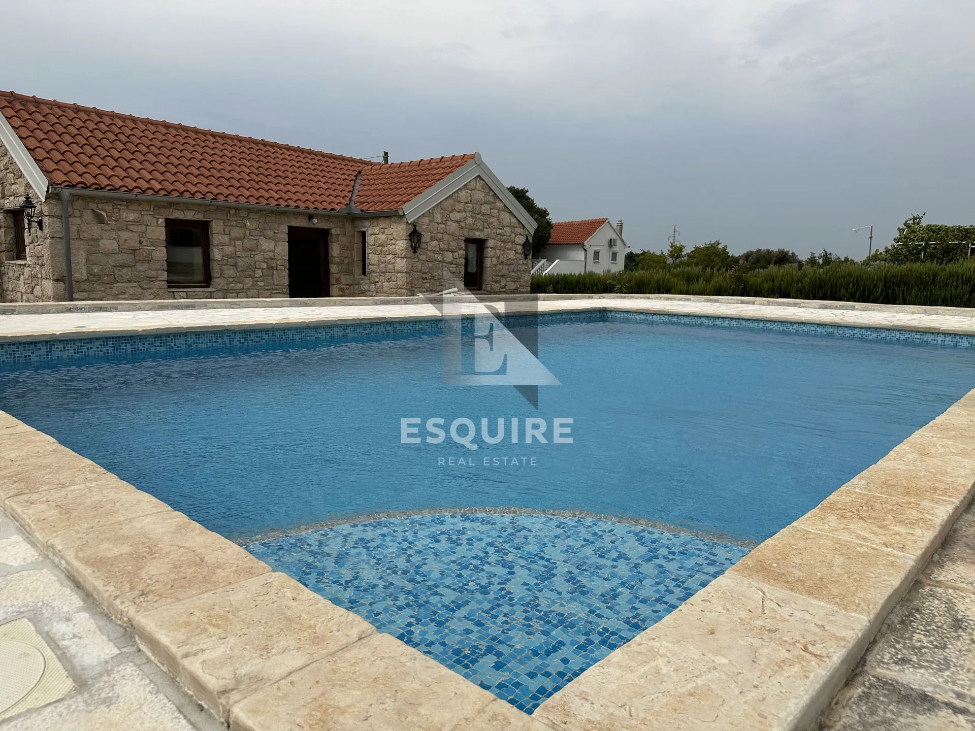donja jagodnja - apartmanska kuća s bazenom - 540m2 - slika 40