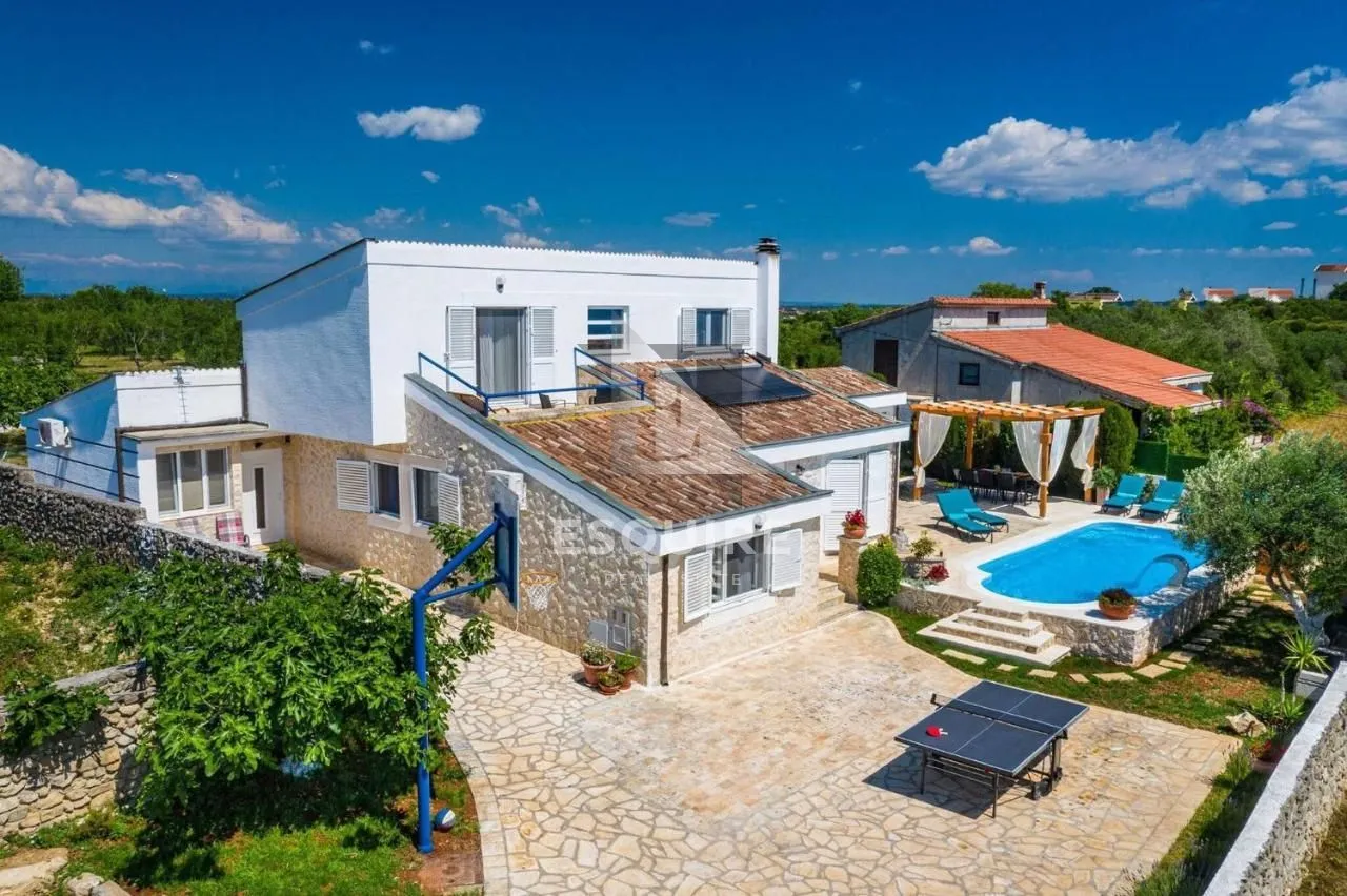 zadar - kuća sa bazenom i pogledom na terenu od 1200m2 - slika 3