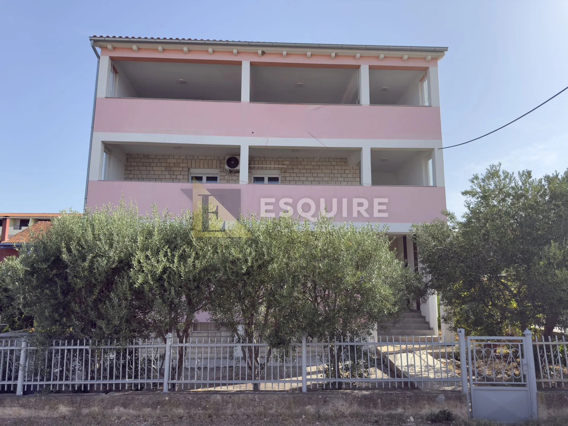 Bibinje - Zadar, Prostrana kuća sa tri stana na atraktivnoj lokaciji!!