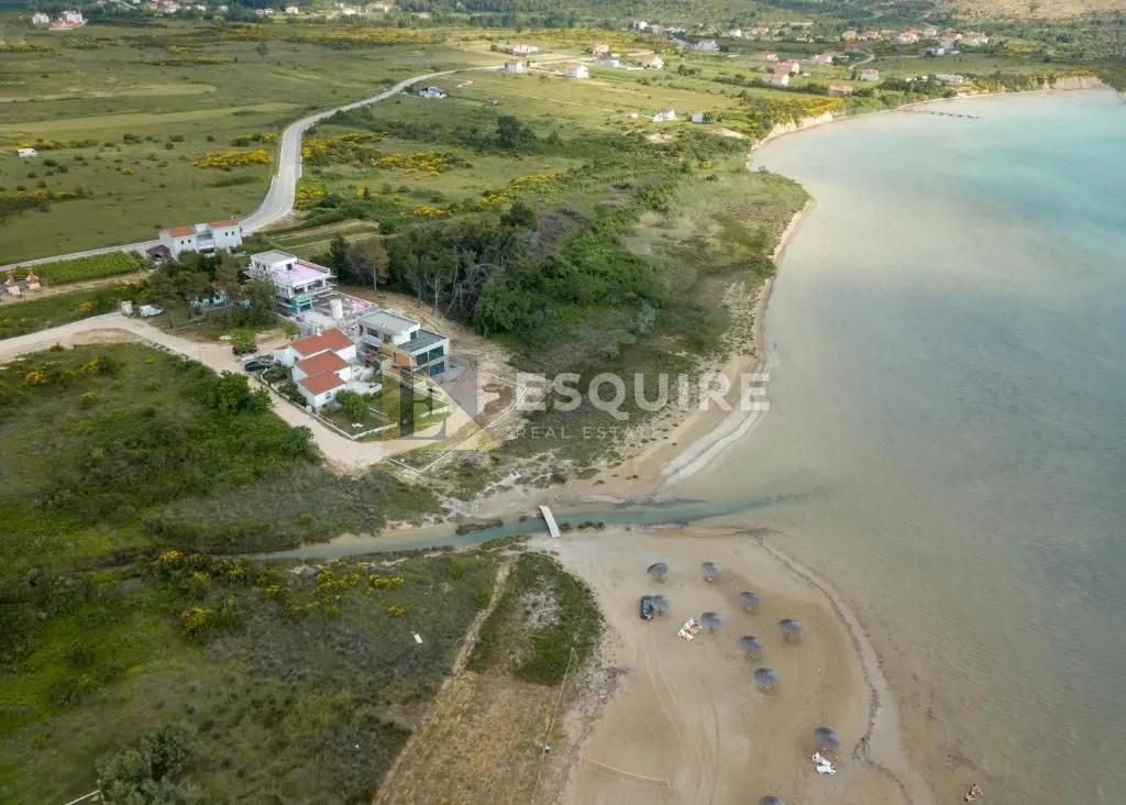 ljubač - velika parcela sa prizemnicom 1. red do mora - 702m2 - slika 4