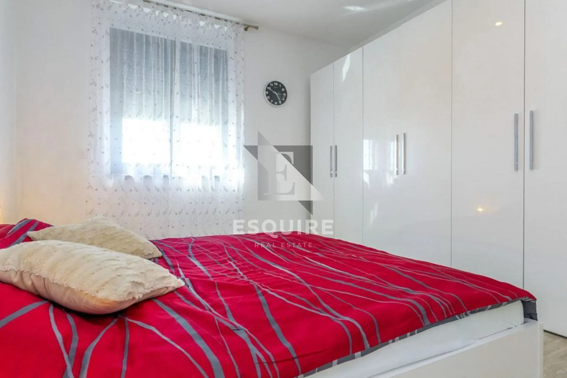 sukošan - kuća sa tri stana ukupne stambene površine - 345m2 - slika 12