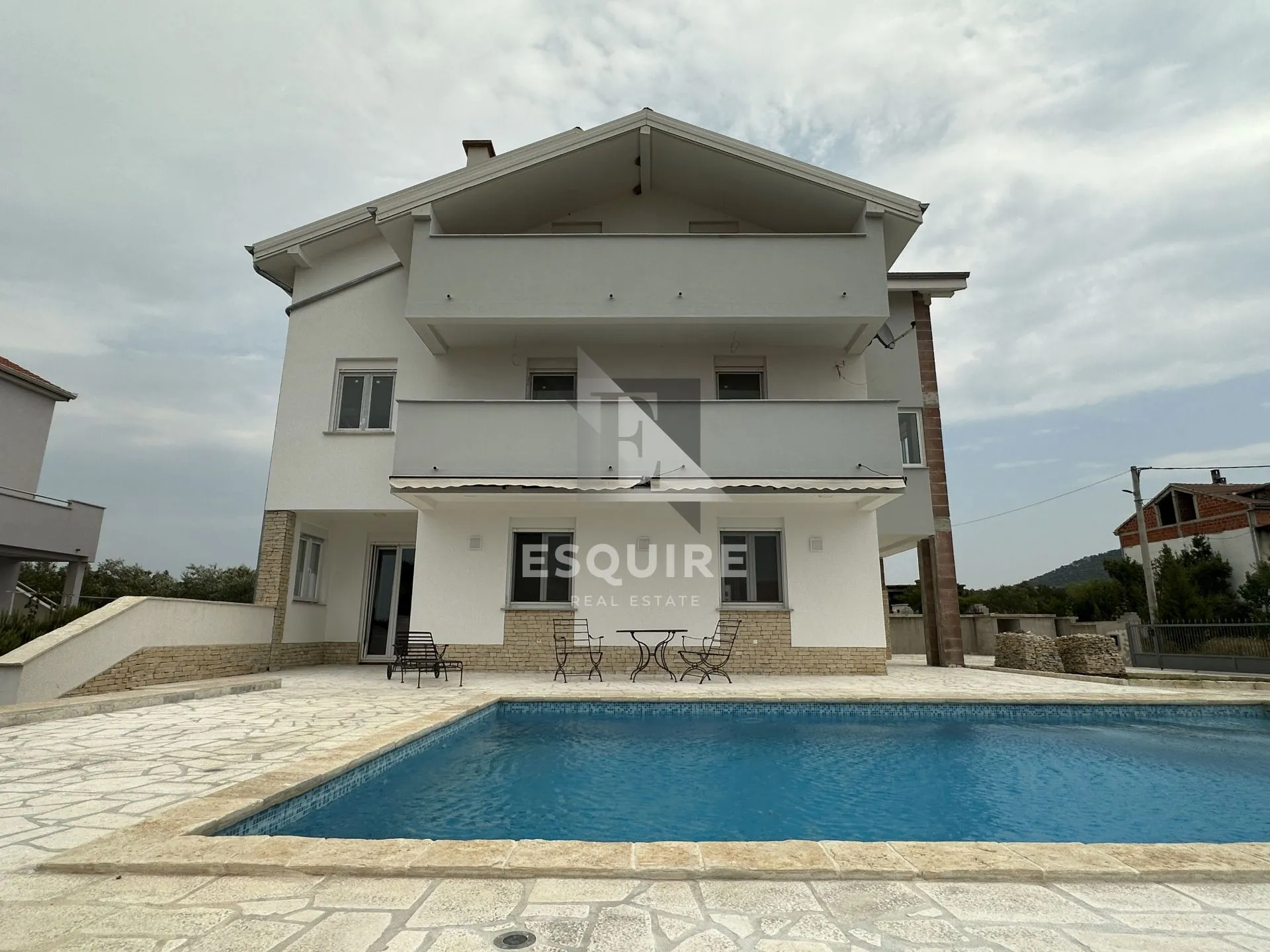 donja jagodnja - apartmanska kuća s bazenom - 540m2 - slika 32