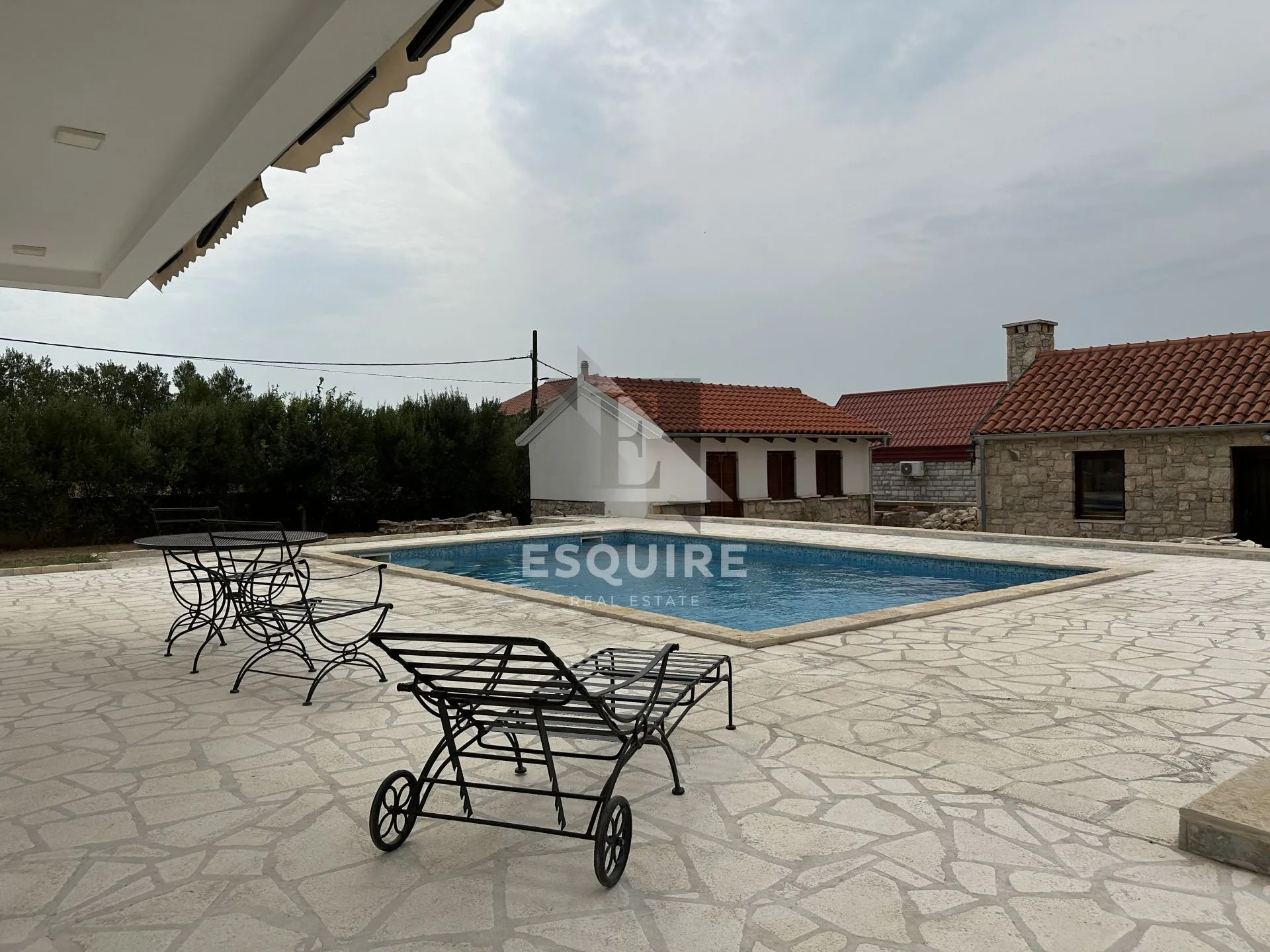 donja jagodnja - apartmanska kuća s bazenom - 540m2 - slika 39