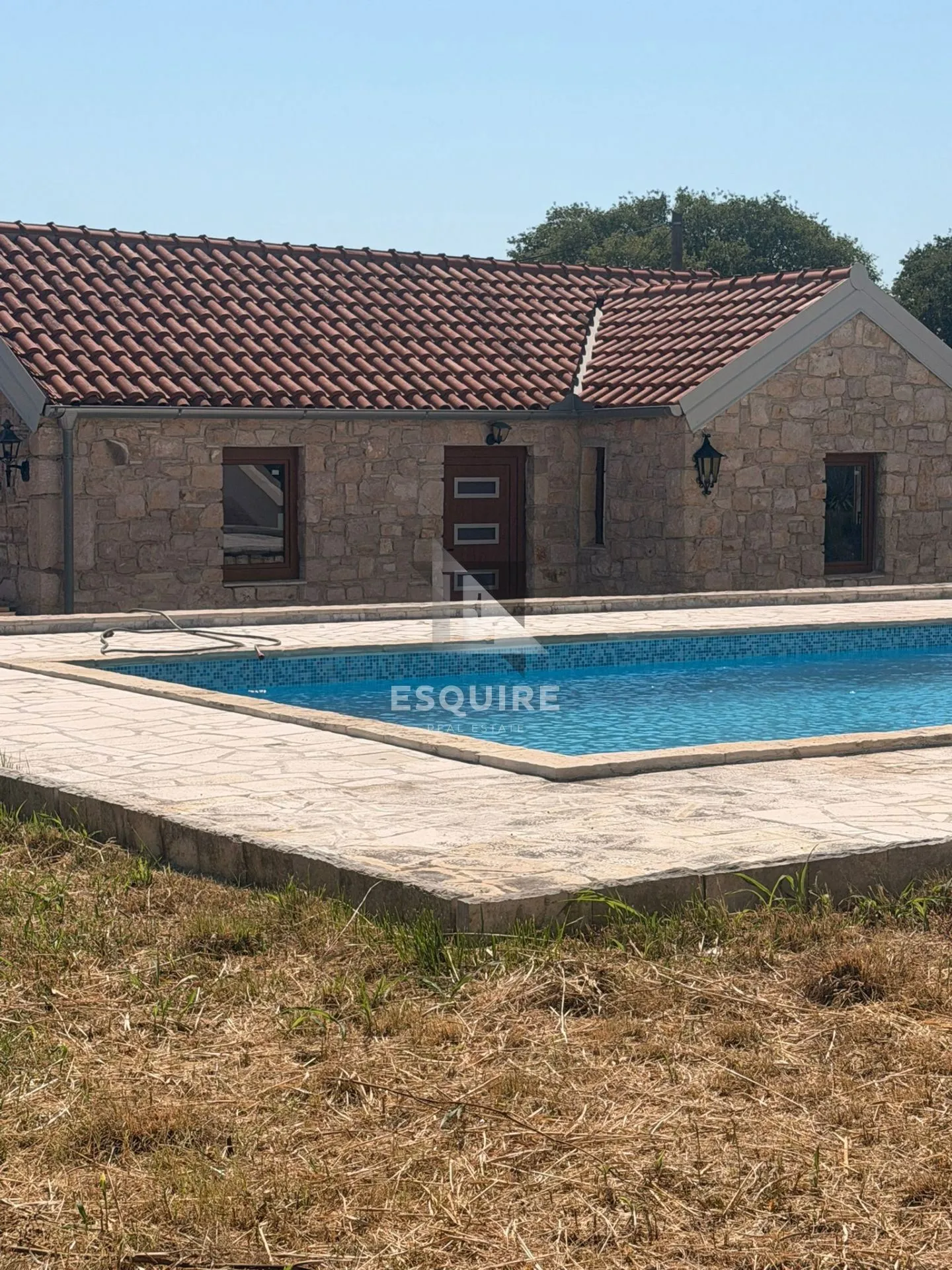 donja jagodnja - apartmanska kuća s bazenom - 540m2 - slika 2