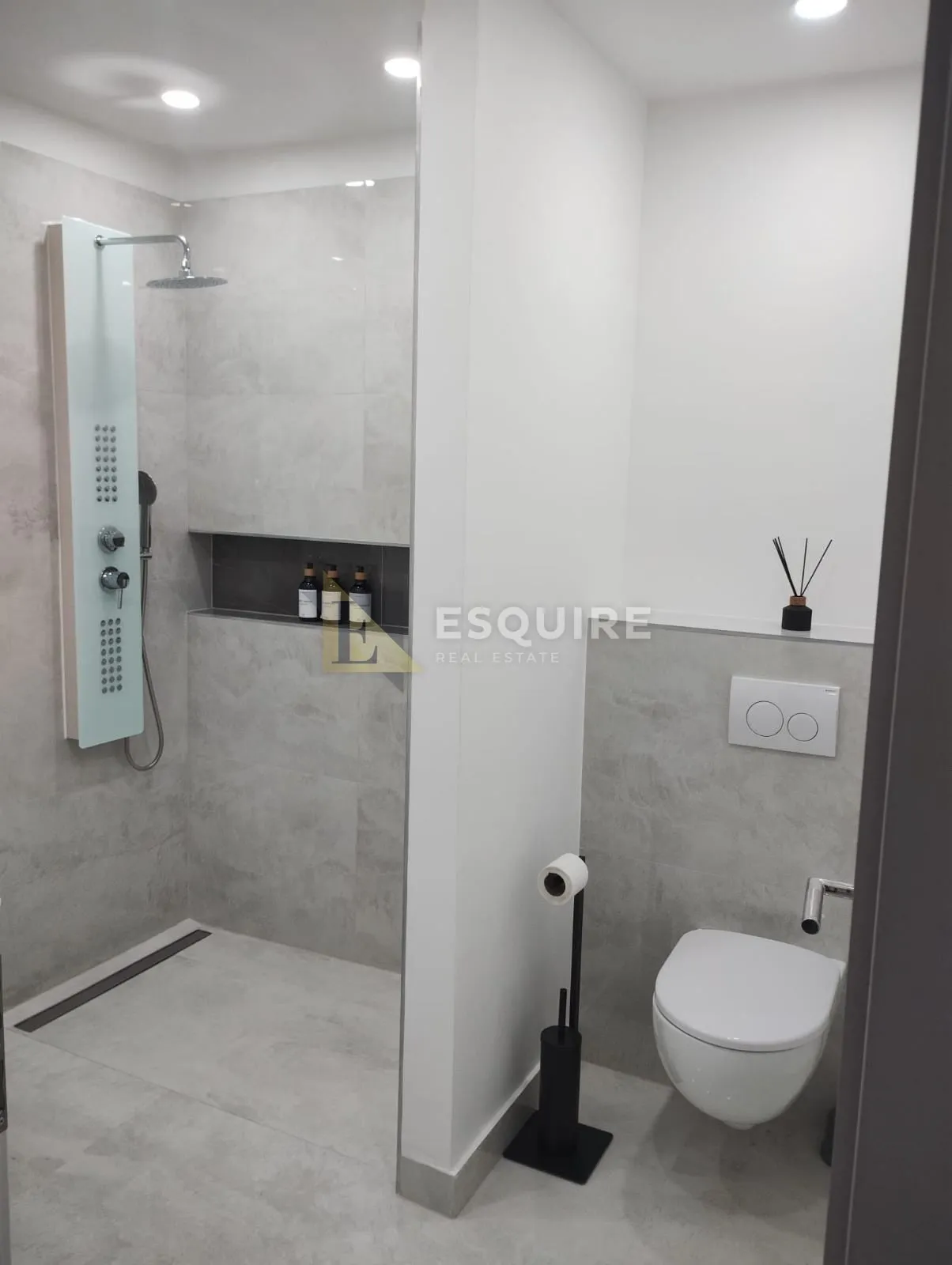privlaka - kuća sa dvije stambene jedinice 80m od mora - 140m2 - slika 10