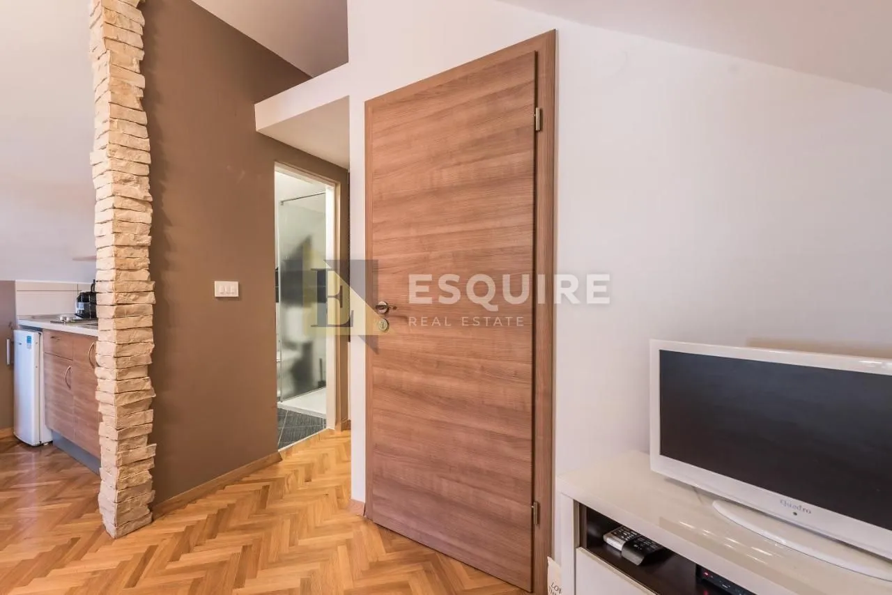 zadar - zgrada u centru stare jezgre grada sa 6 apartmana i 2 poslovna prostora - slika 7