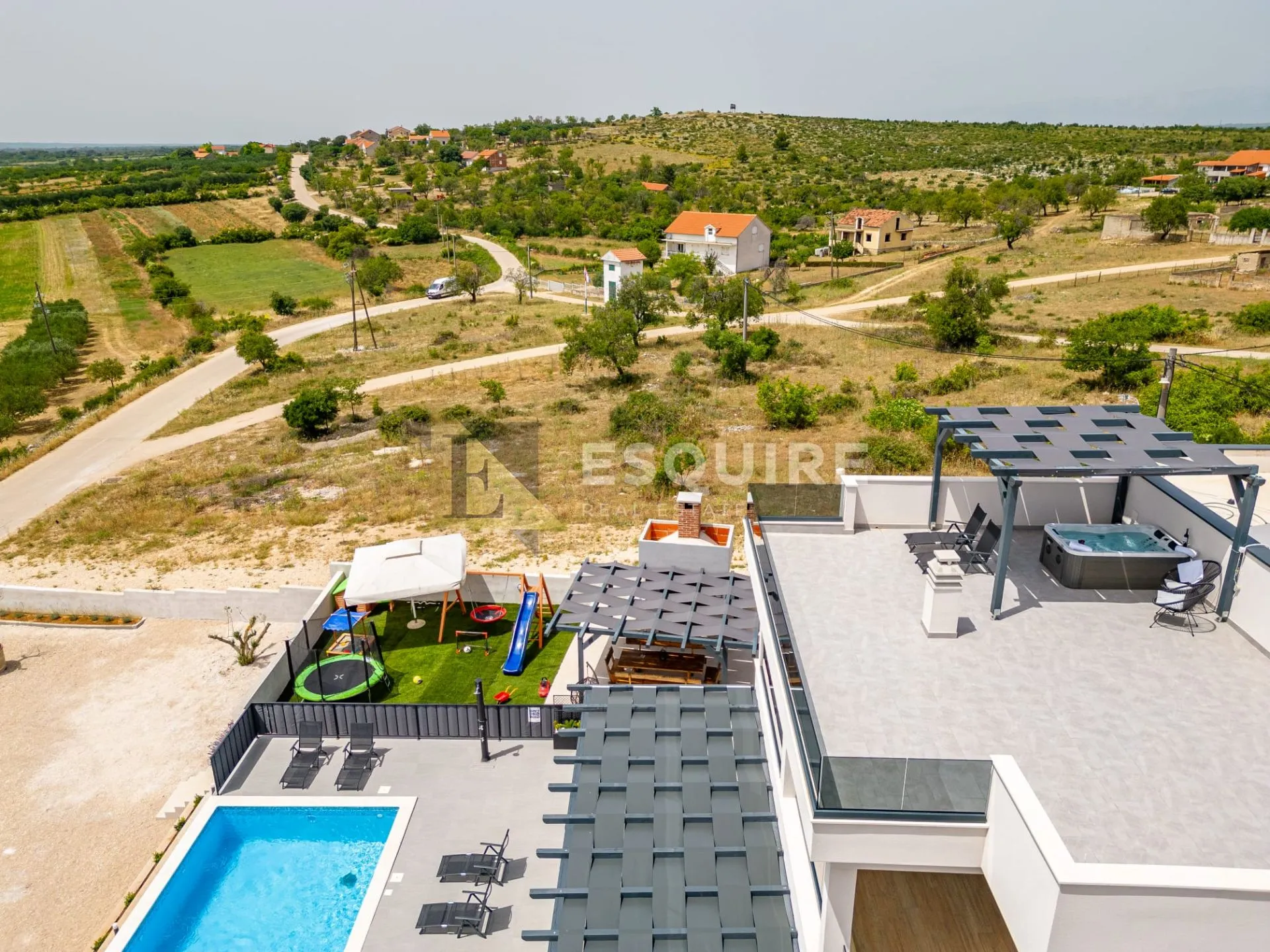tinj - luksuzna villa s velikom okucnicom - slika 32