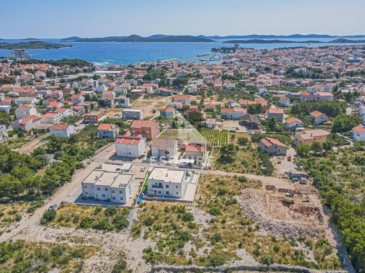 vodice - moderna vila s bazenom - slika 32