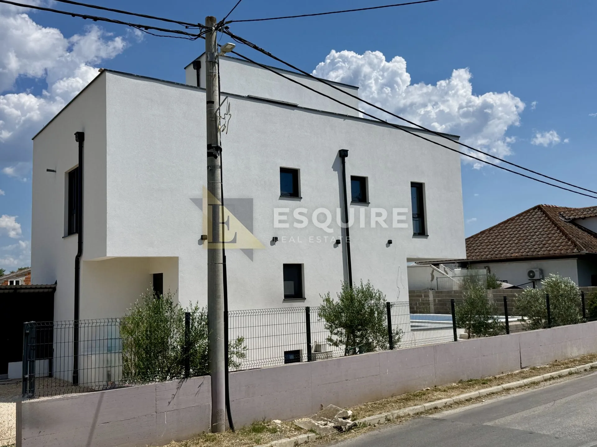 grbe / nin – moderna vila s bazenom, krovnom terasom i dodatnom parcelom! - slika 3