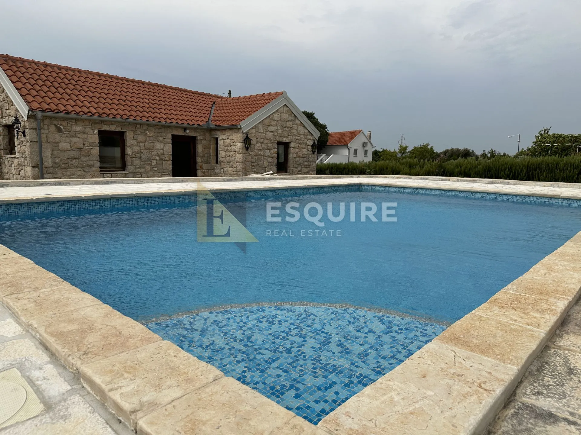 donja jagodnja - apartmanska kuća s bazenom - 540m2 - slika 40
