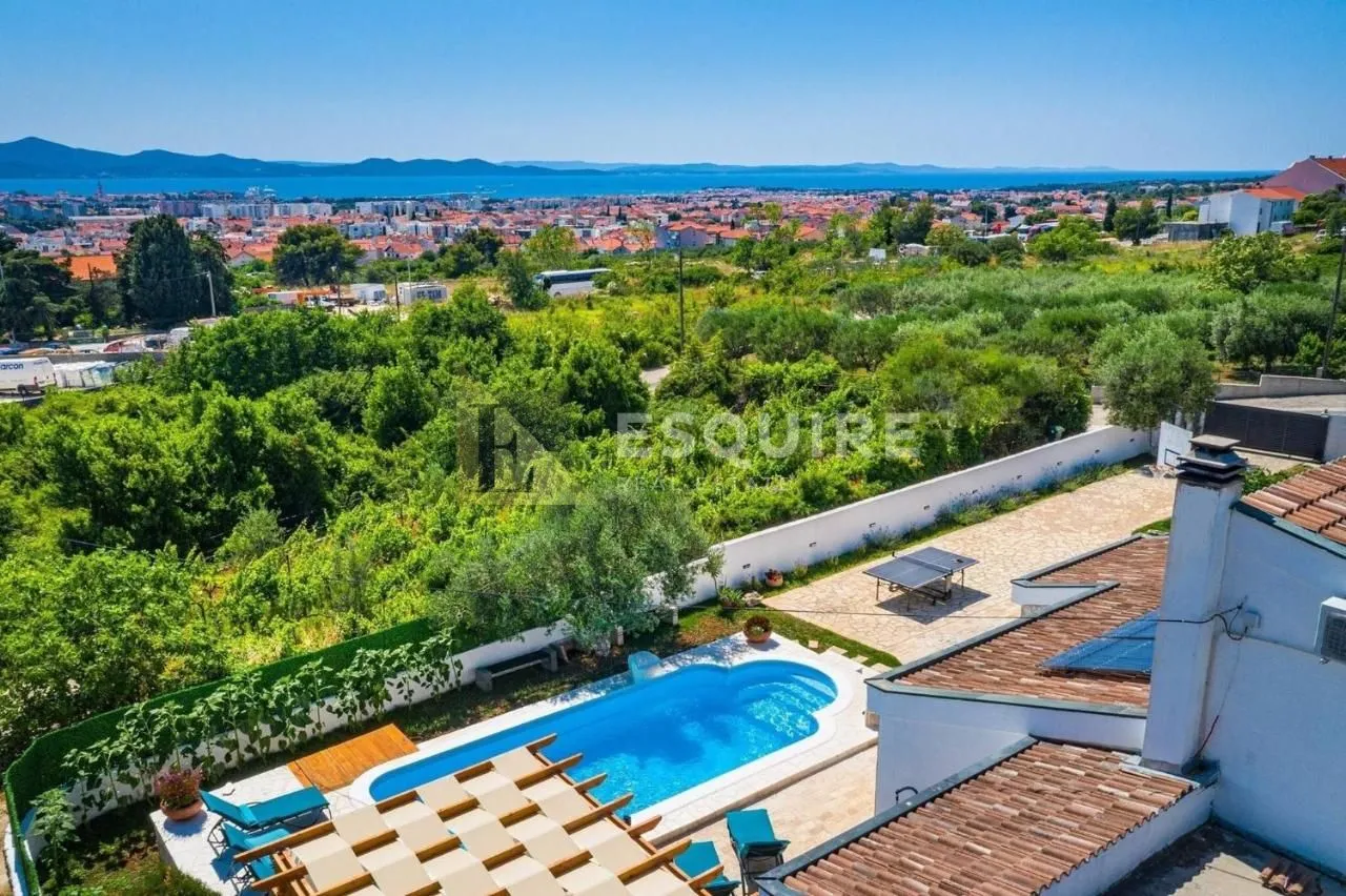zadar - kuća sa bazenom i pogledom na terenu od 1200m2 - slika 11
