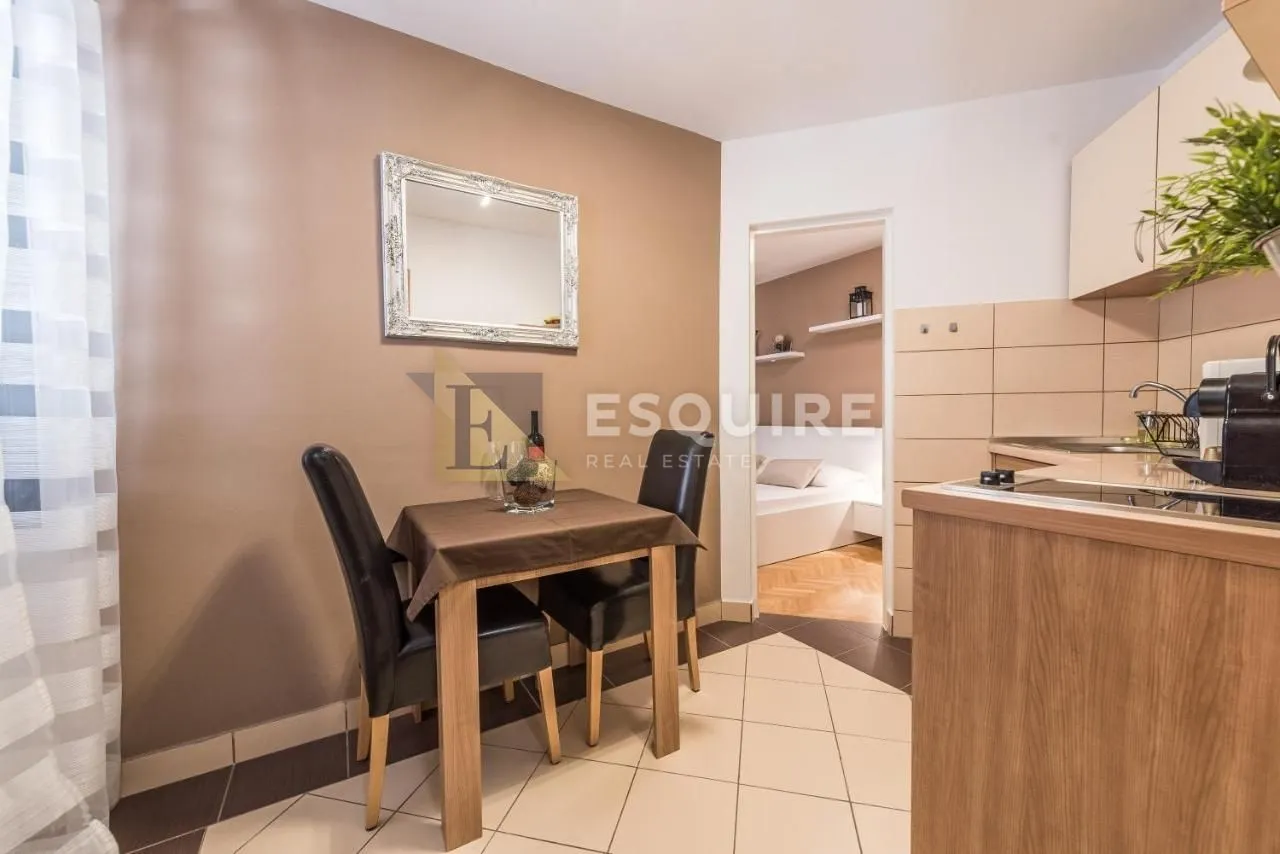zadar - zgrada u centru stare jezgre grada sa 6 apartmana i 2 poslovna prostora - slika 25