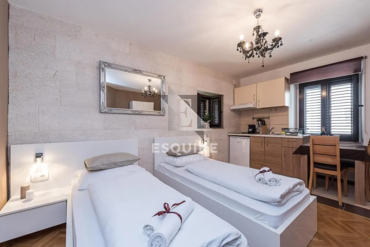 zadar - zgrada u centru stare jezgre grada sa 6 apartmana i 2 poslovna prostora - slika 31