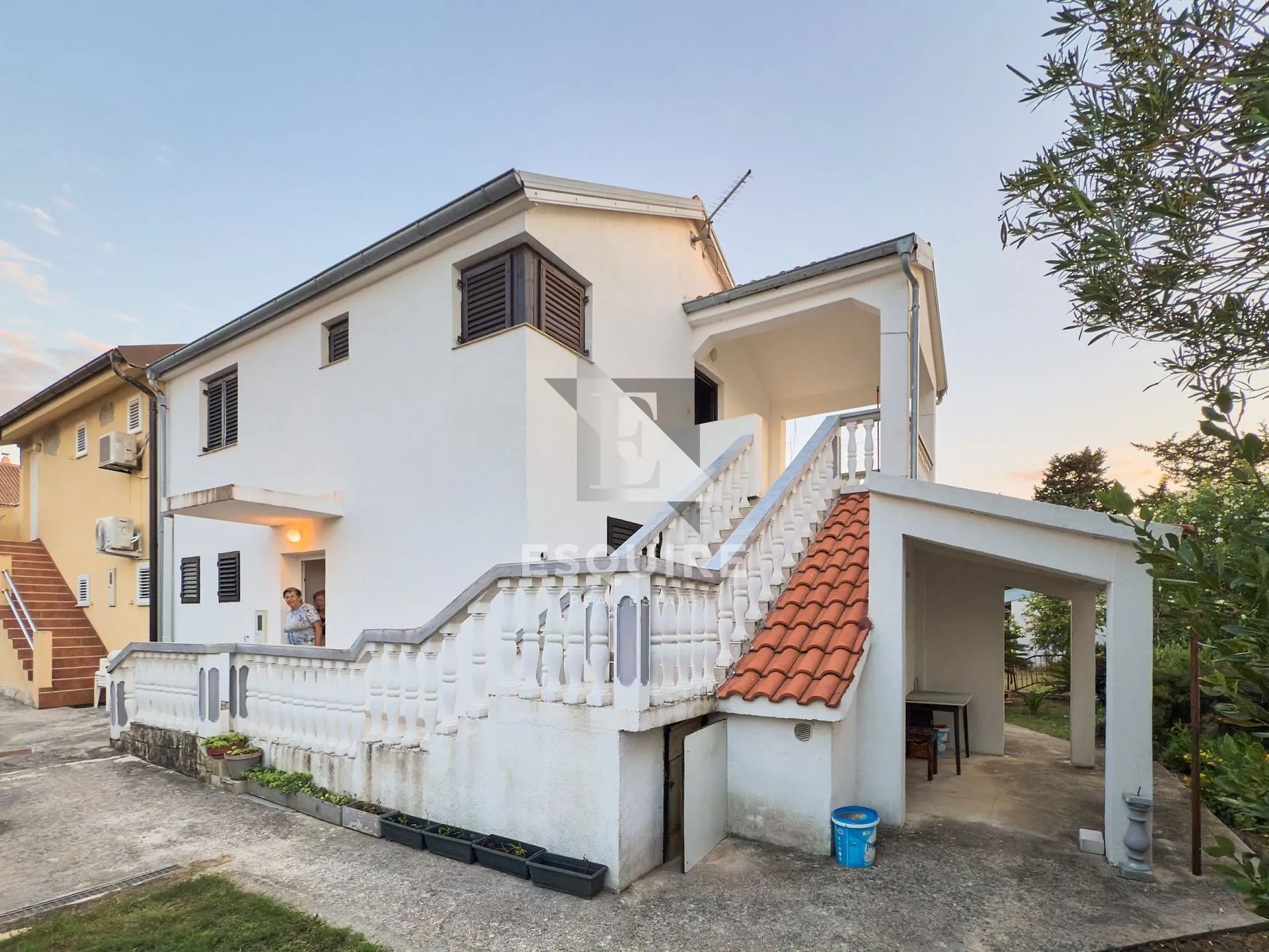 privlaka-sabunike, dvojna kuća s dva apartmana – 700 m od pješčane plaže!! - slika 2