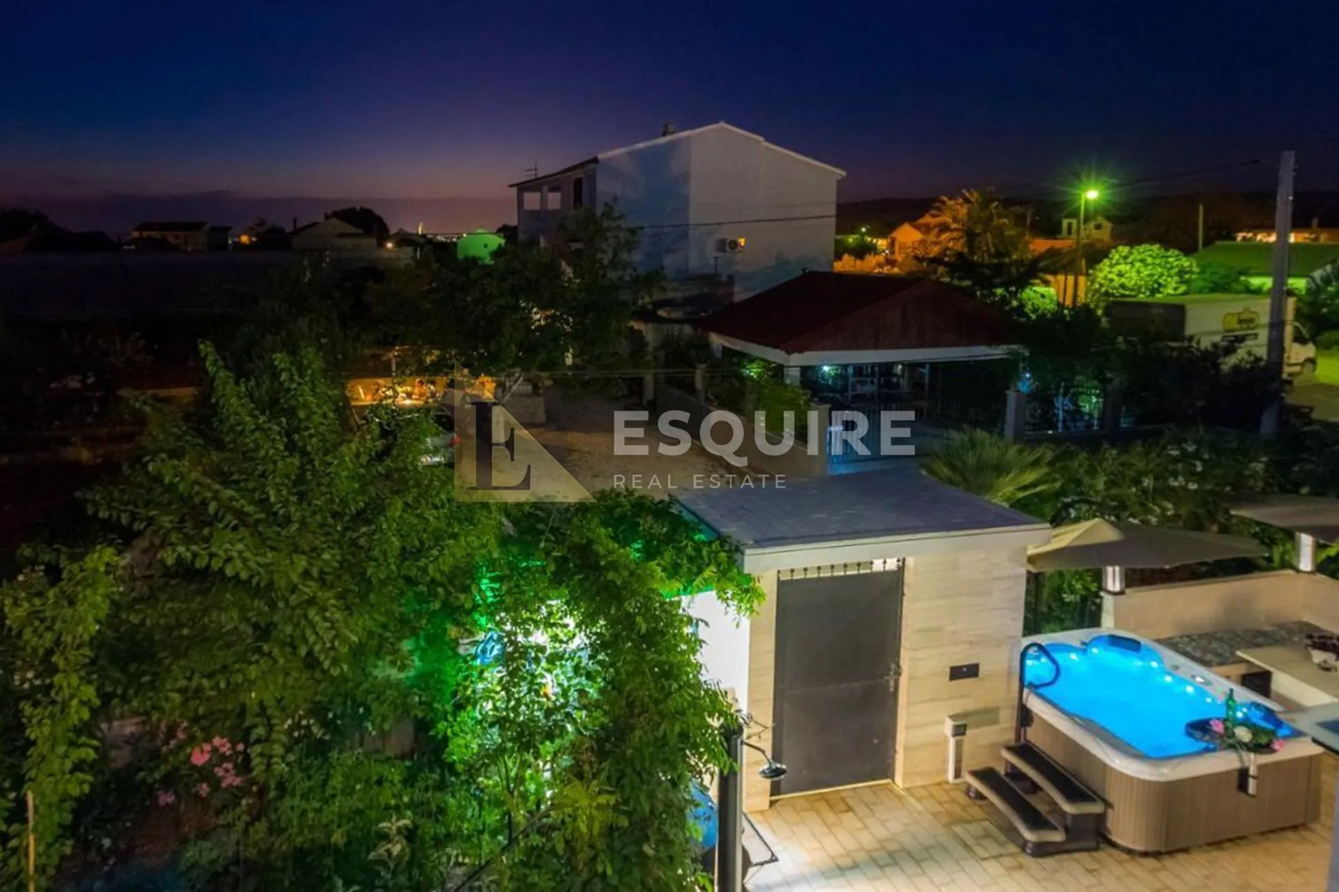 sukošan - kuća sa tri stana ukupne stambene površine - 345m2 - slika 7