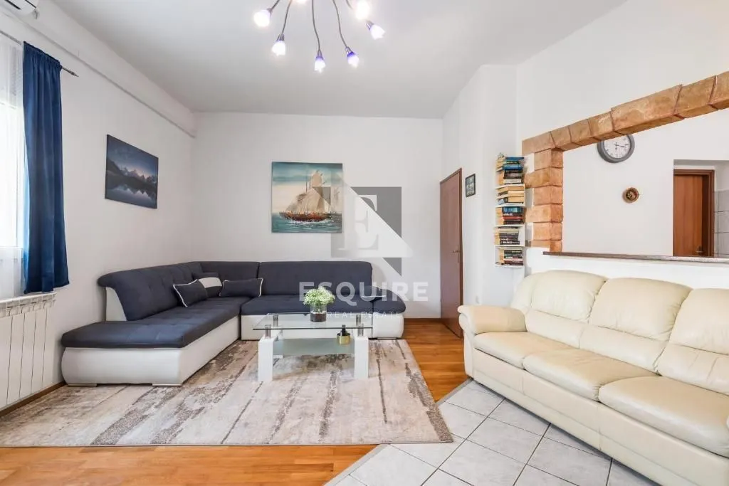 brač - sutivan - kuća sa dvije stambene jedinice i bazenom - 425m2 - slika 3