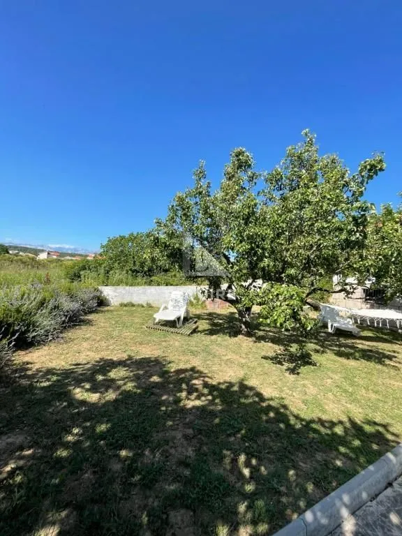 ljubač - samostojeća kuća s velikom okućnicom 1. red do mora - 702m2 - slika 22