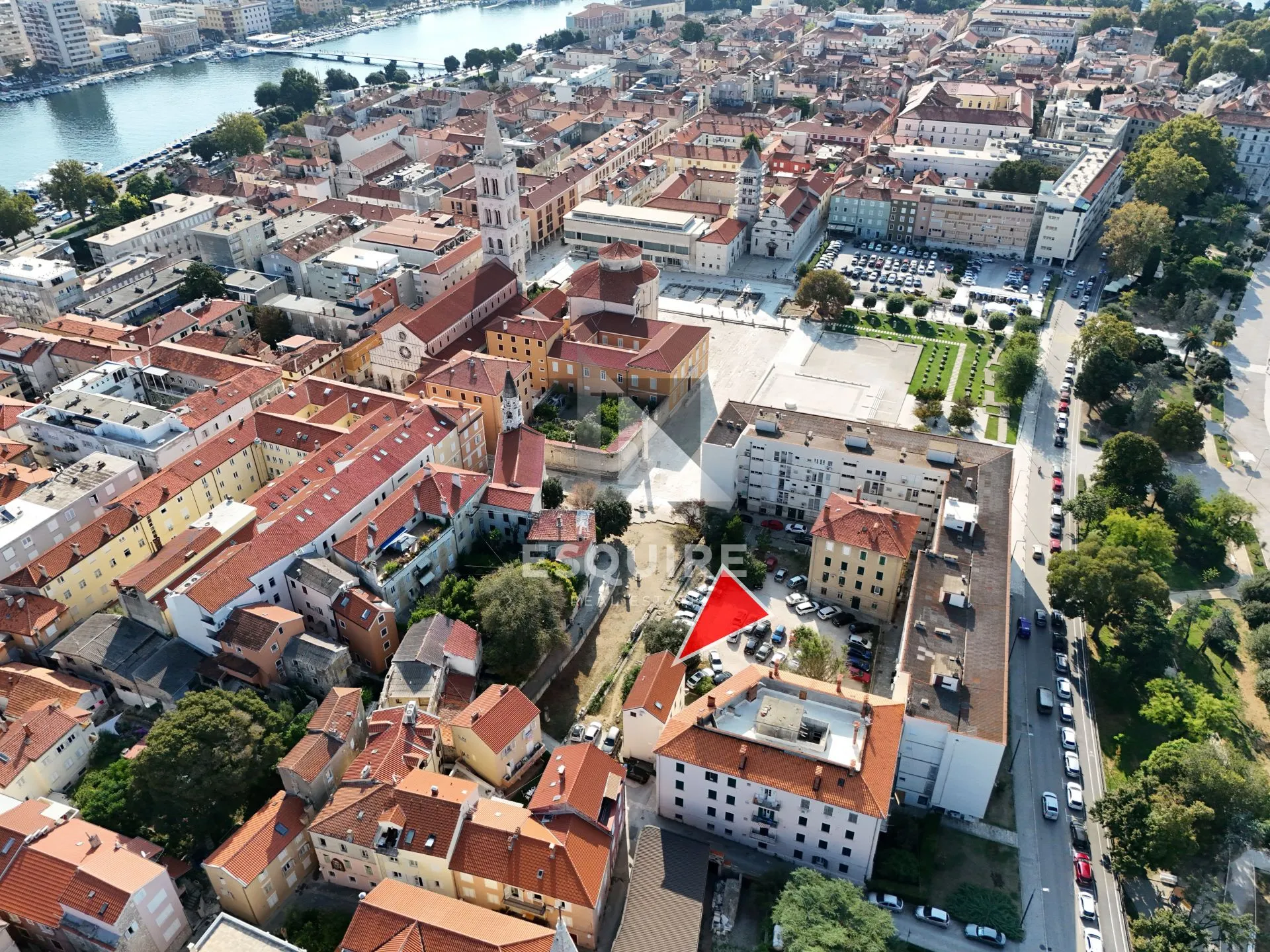 zadar - zgrada u centru stare jezgre grada sa 6 apartmana i 2 poslovna prostora - slika 2
