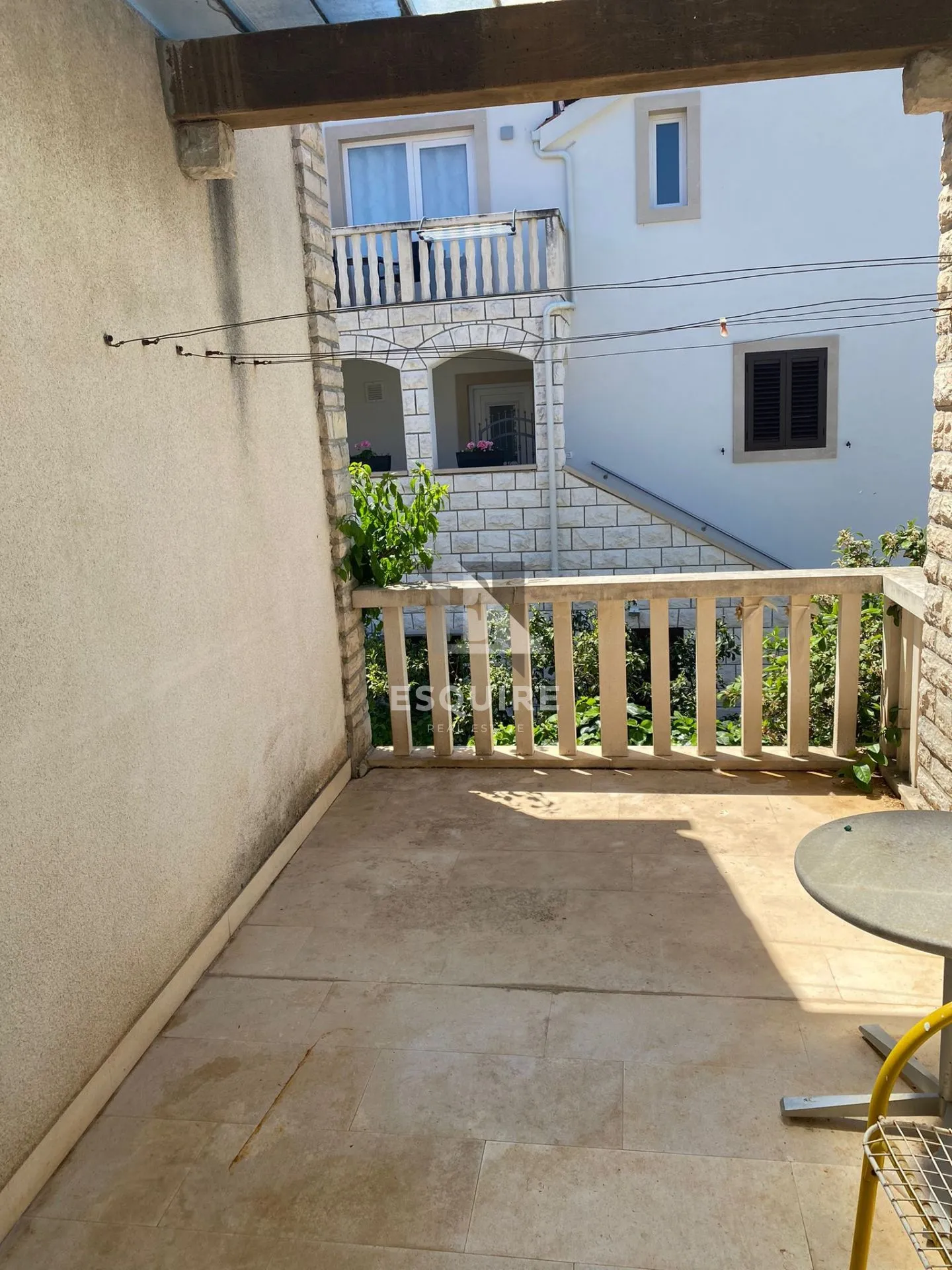 brač - sutivan - kuća sa dvije stambene jedinice i bazenom - 425m2 - slika 24