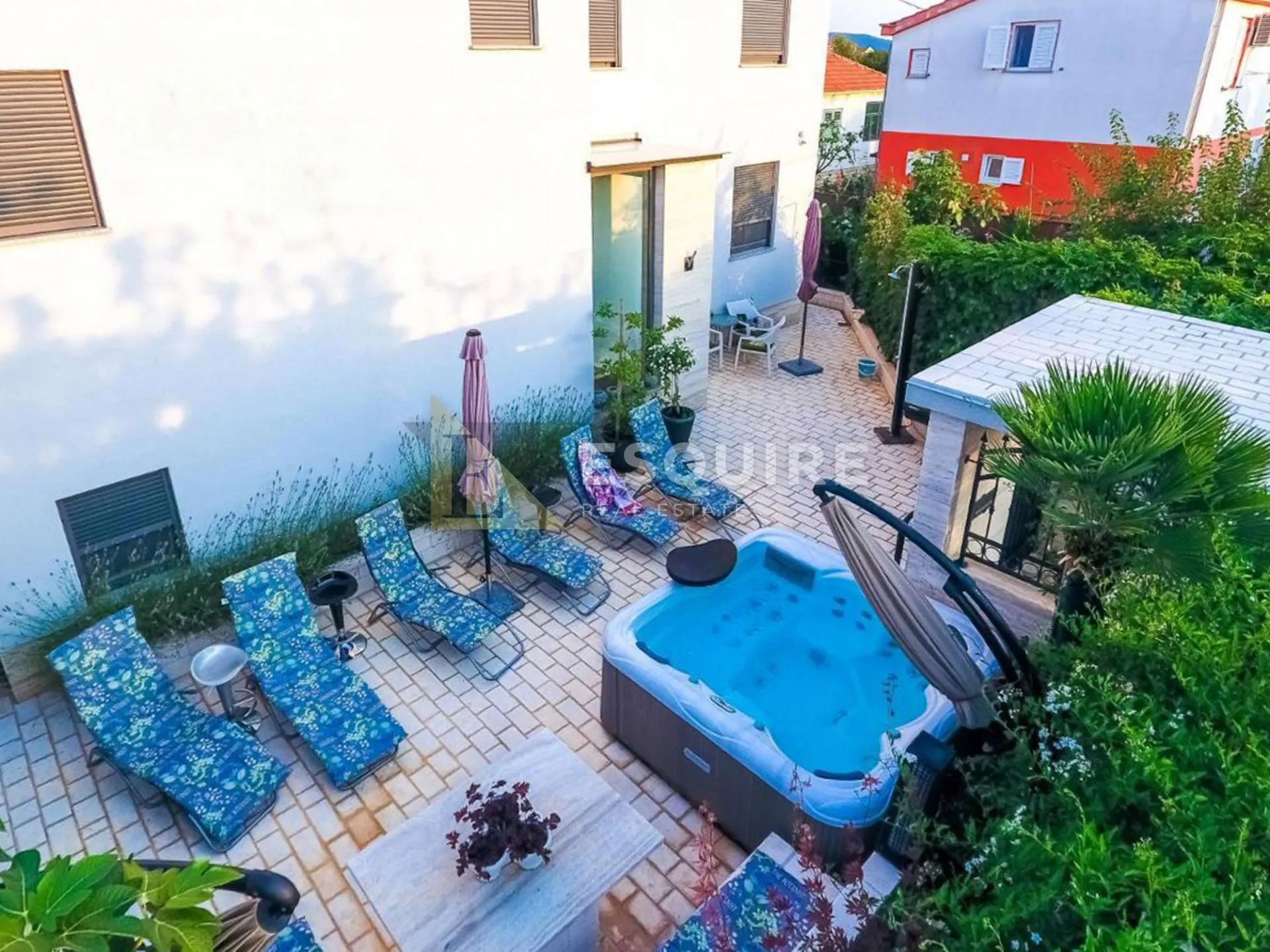 sukošan - kuća sa tri stana ukupne stambene površine - 345m2 - slika 4