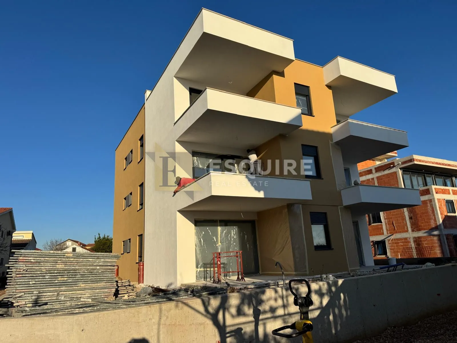 ZADAR - SUKOŠAN Trosoban stan S01 u prizemlju s vrtom, 60 m od mora!!