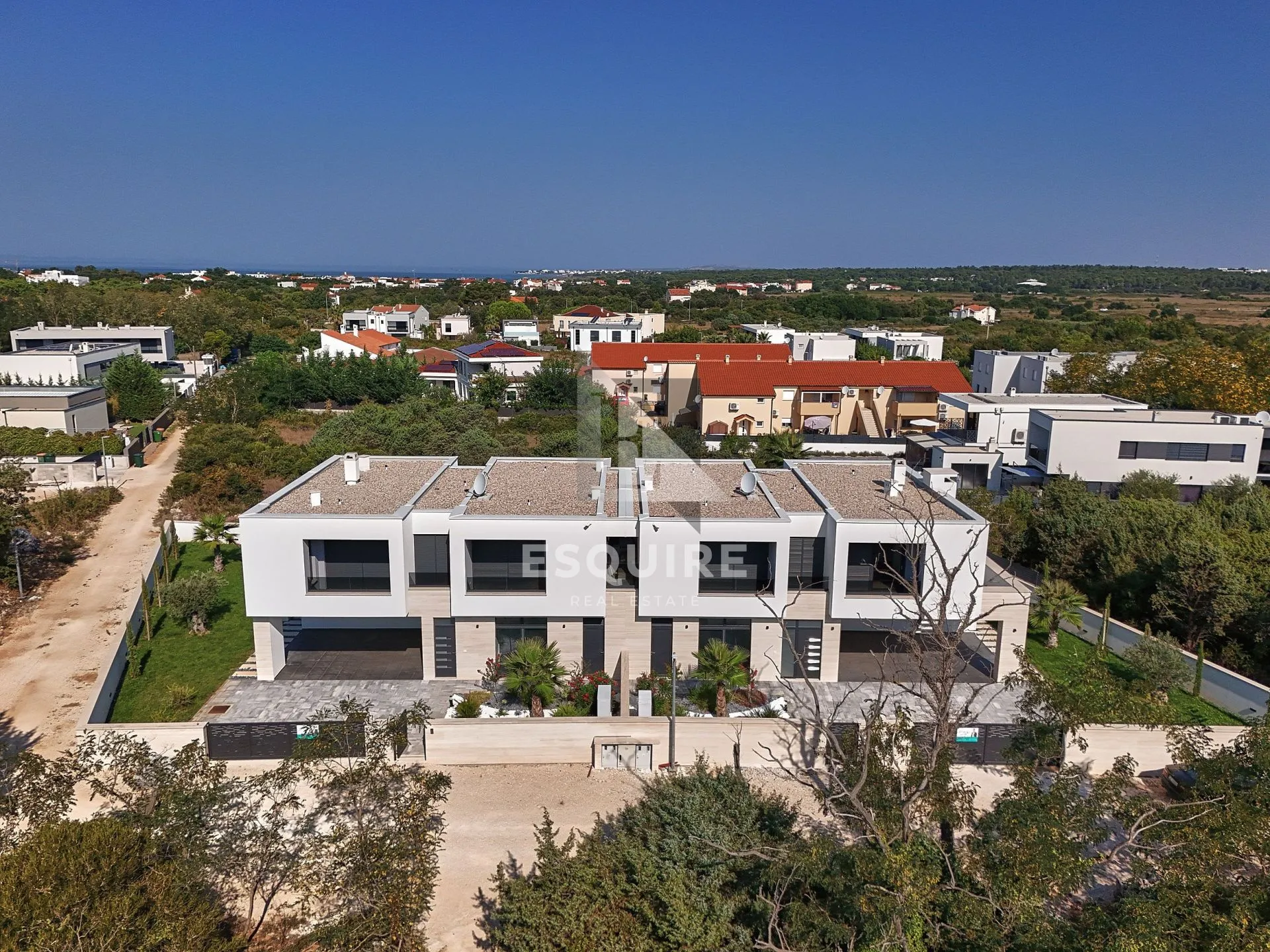 nin - zaton - moderna duplex vila s bazenom!! - slika 27