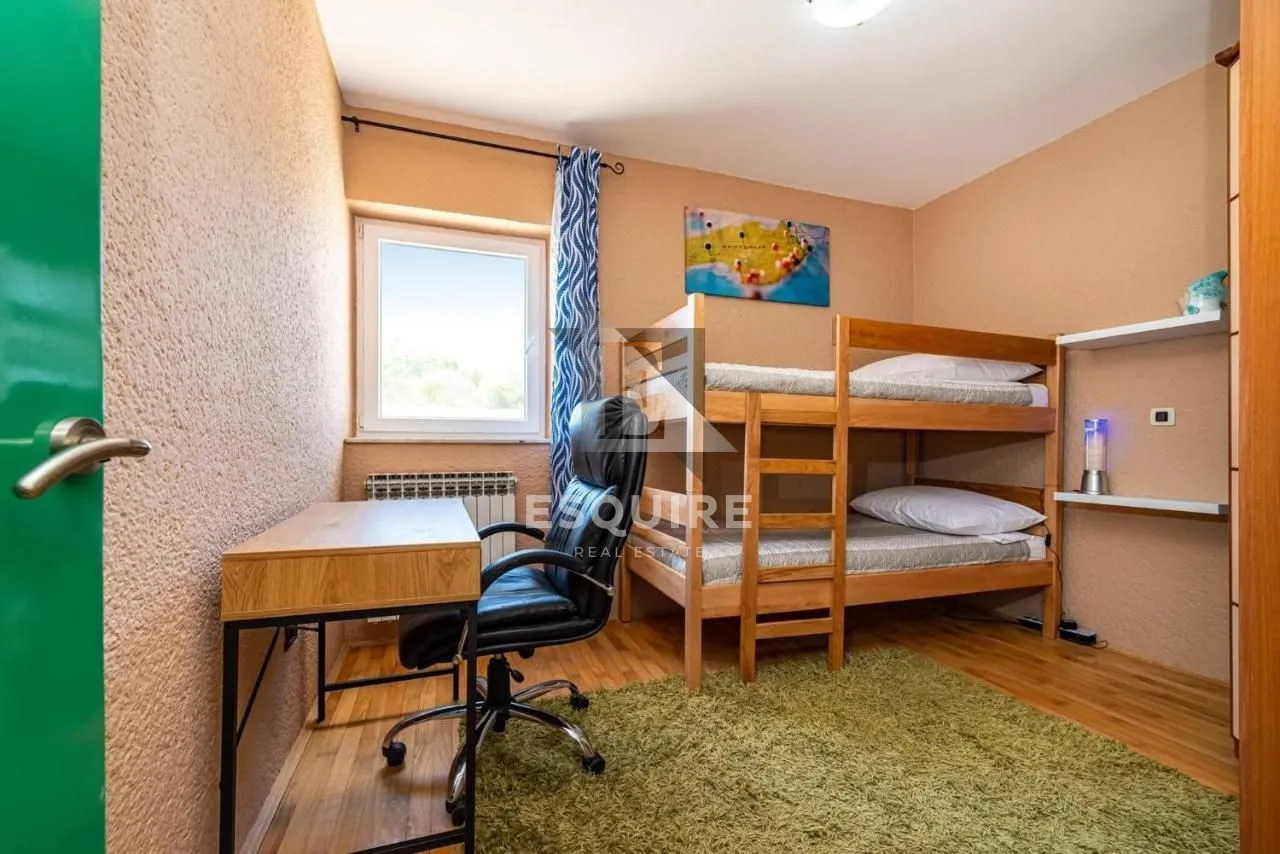 zadar - kuća sa bazenom i pogledom na terenu od 1200m2 - slika 39