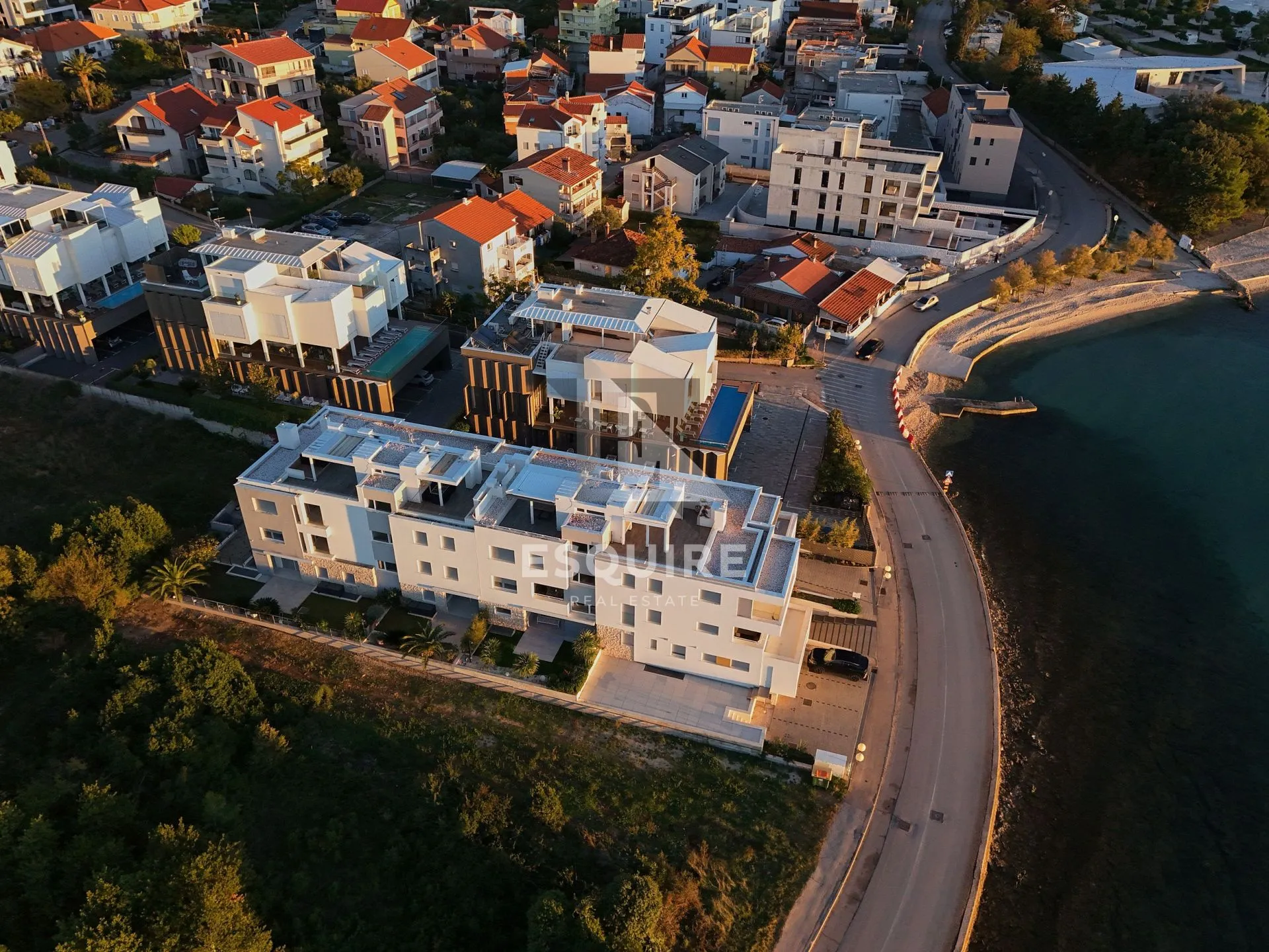 diklo - dvosoban stan s vrtom i garažom 1. red do mora - 89m2 - slika 3