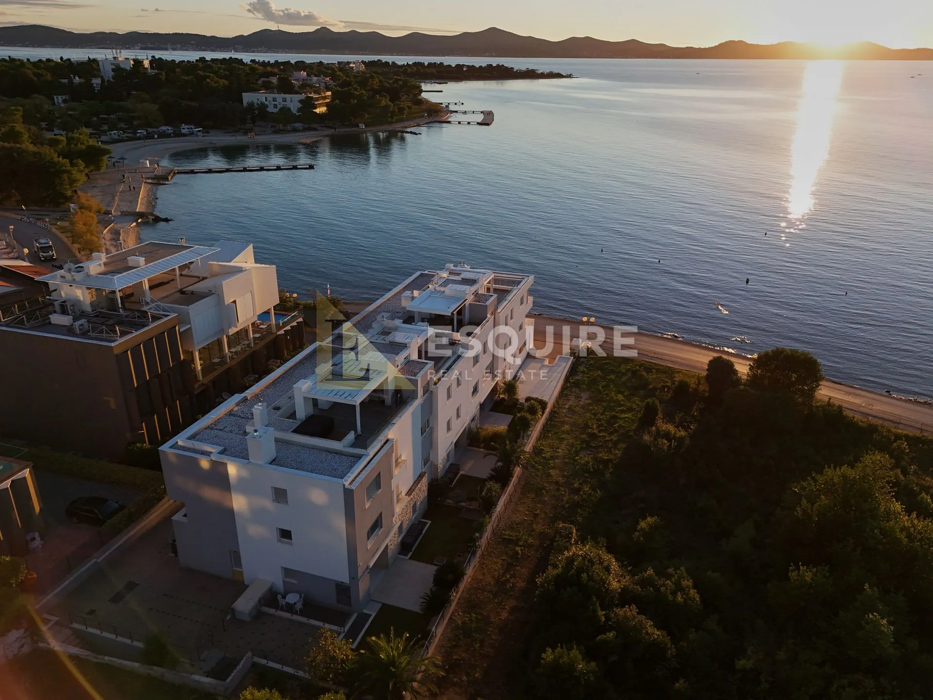 DIKLO - Dvosoban stan s vrtom i garažom 1. red do mora - 89m2 - Diklo, Zadar