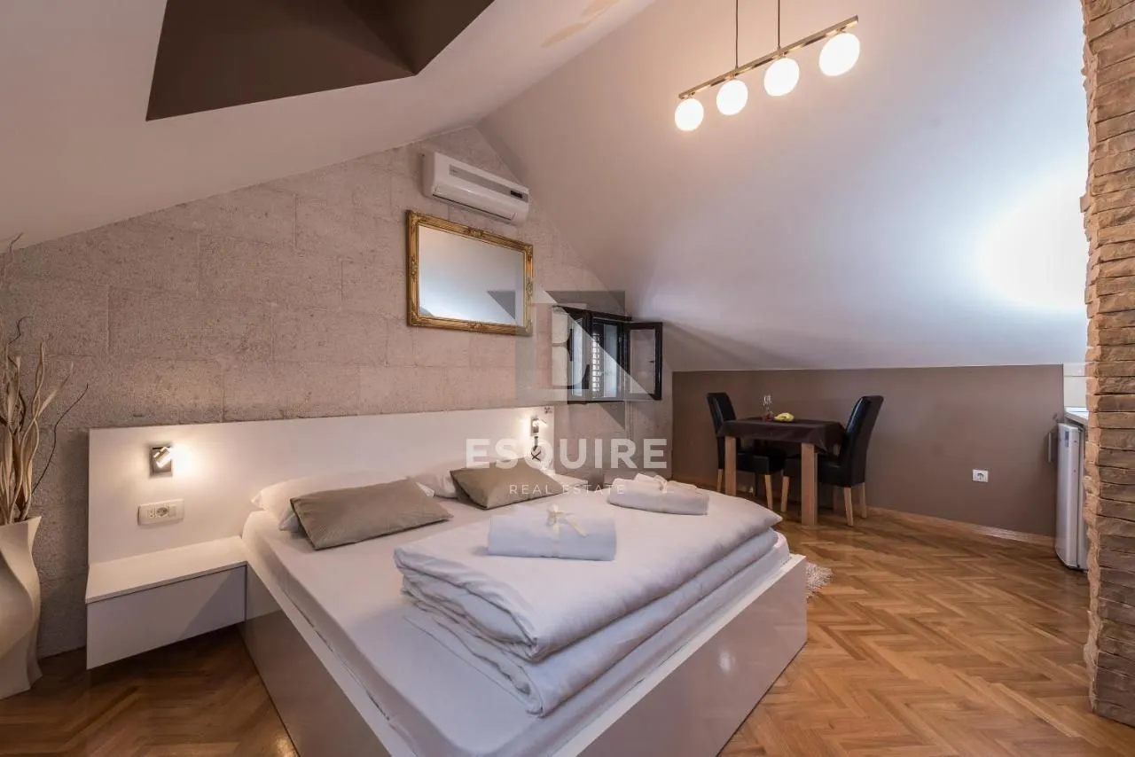 zadar - zgrada u centru stare jezgre grada sa 6 apartmana i 2 poslovna prostora - slika 4