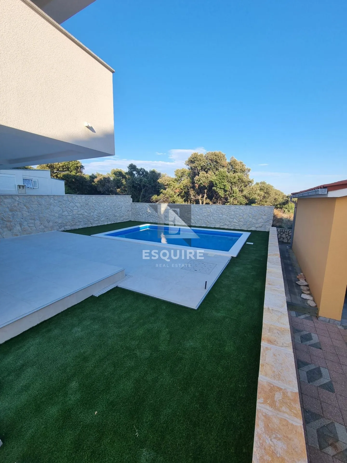 pag - mandre trosoban apartman s bazenom - 110m2 - slika 2