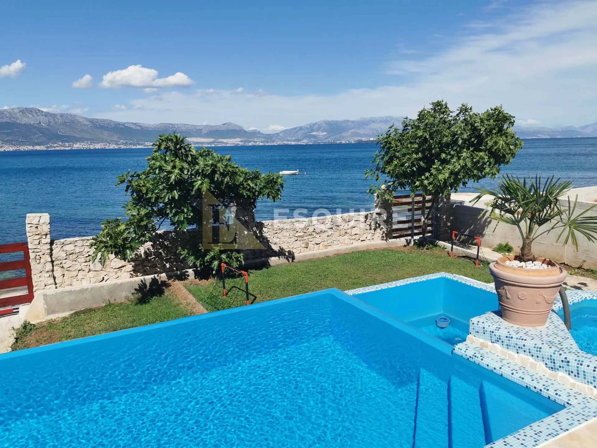 čiovo - slatine villa u prvom redu do mora - slika 21