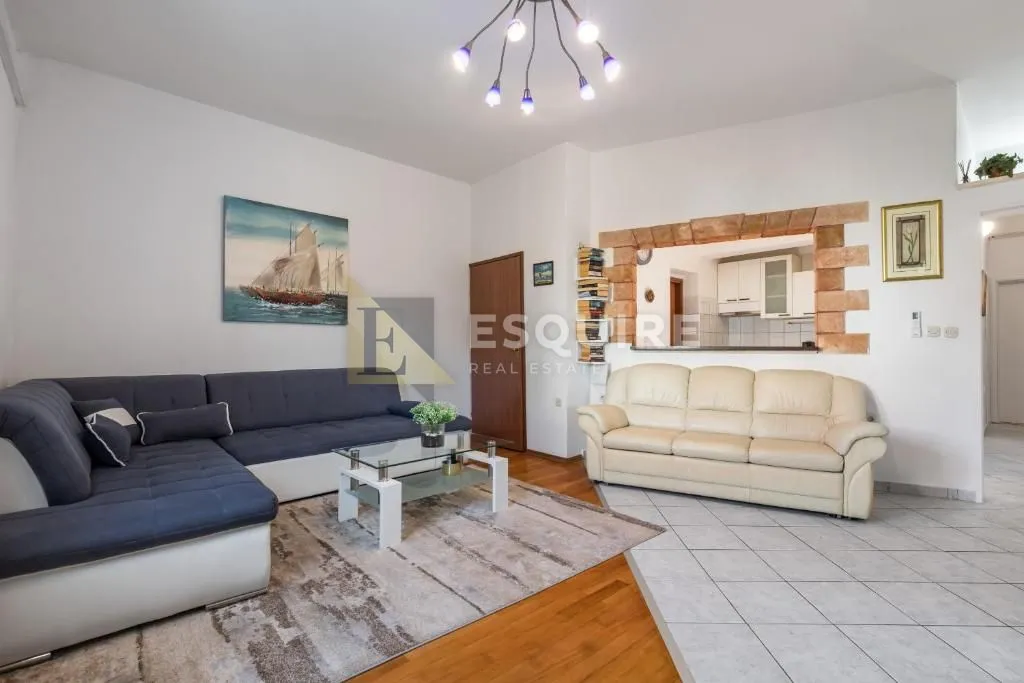 brač - sutivan - kuća sa dvije stambene jedinice i bazenom - 425m2 - slika 12