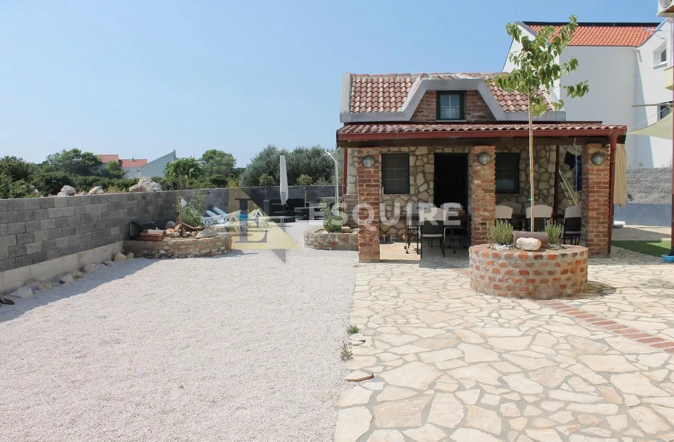 pag - košljun - dvosobni dvoetažni stan s bazenom - 99m2 - slika 2