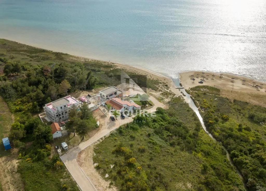 ljubač - velika parcela sa prizemnicom 1. red do mora - 702m2 - slika 3