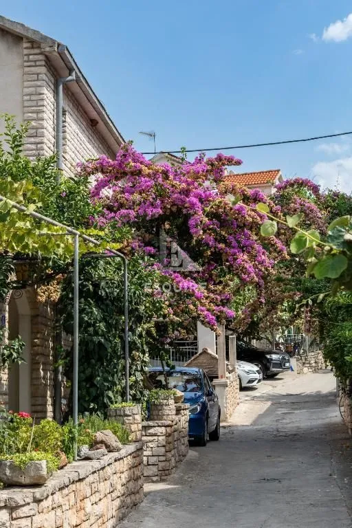 brač - sutivan - kuća sa dvije stambene jedinice i bazenom - 425m2 - slika 42