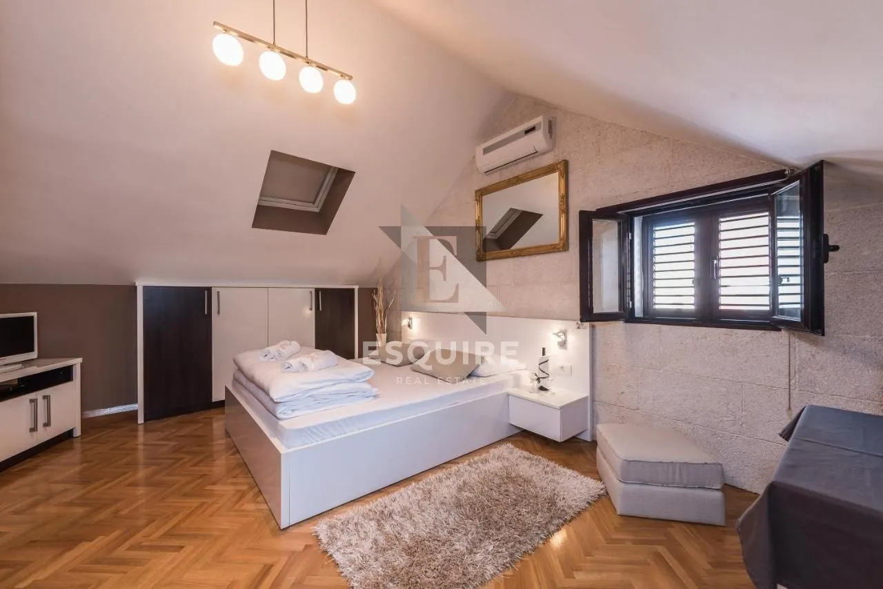 zadar - zgrada u centru stare jezgre grada sa 6 apartmana i 2 poslovna prostora - slika 17