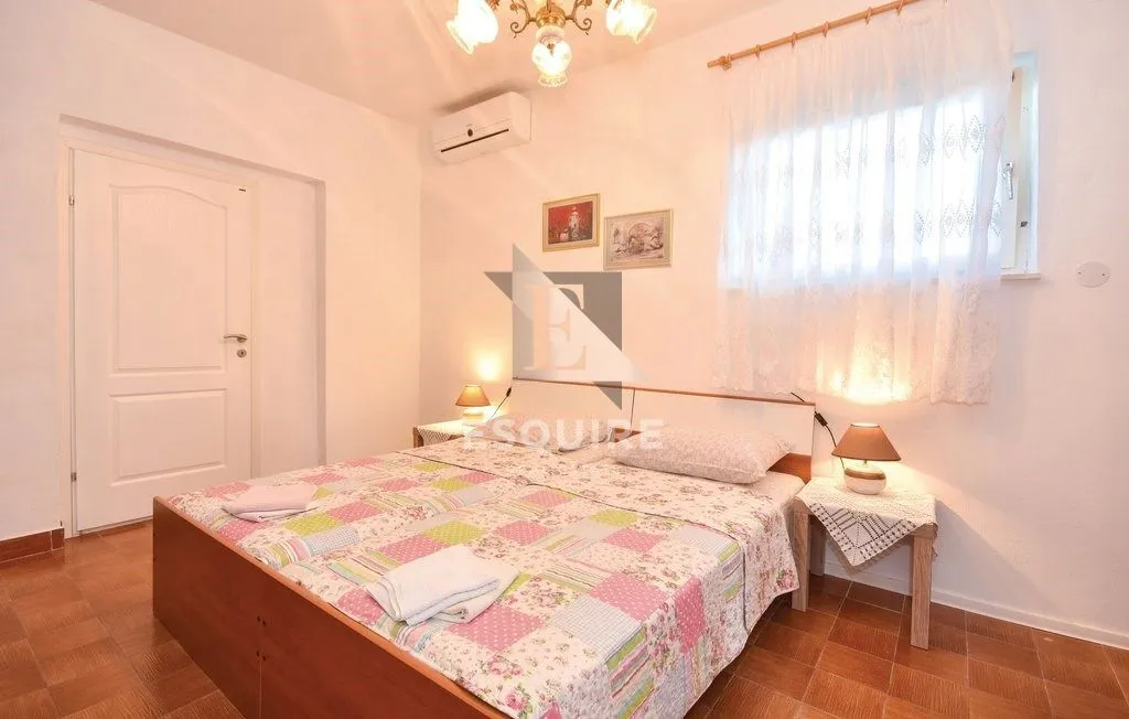 čiovo - slatine villa u prvom redu do mora - slika 12