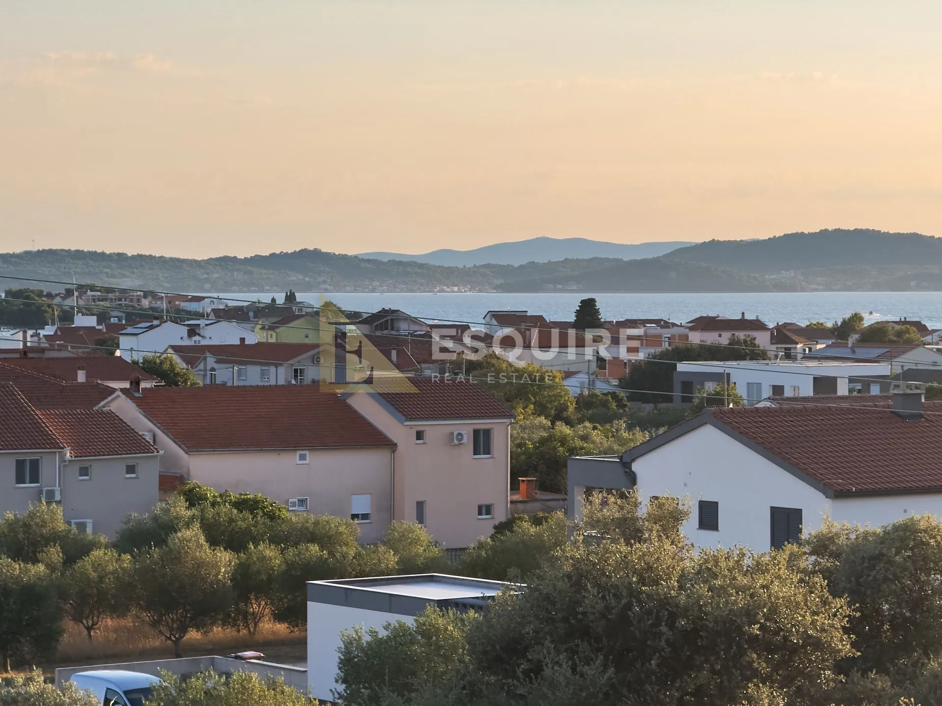zadar - sukošan dvije stambene jedinice s uređenom krovnom terasom!! - slika 22