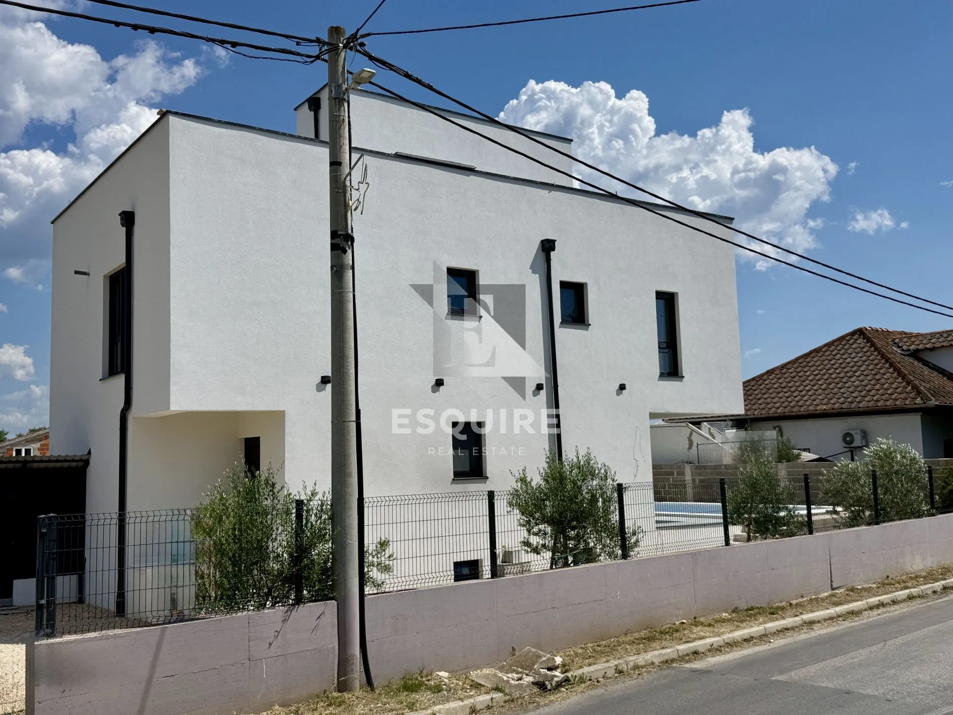 grbe / nin – moderna vila s bazenom, krovnom terasom i dodatnom parcelom! - slika 3